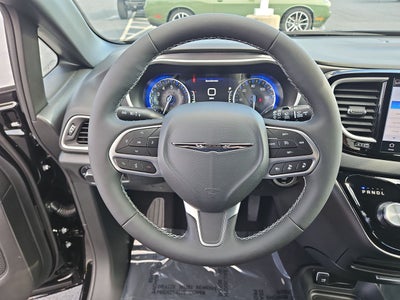 2025 Chrysler Voyager VOYAGER LX