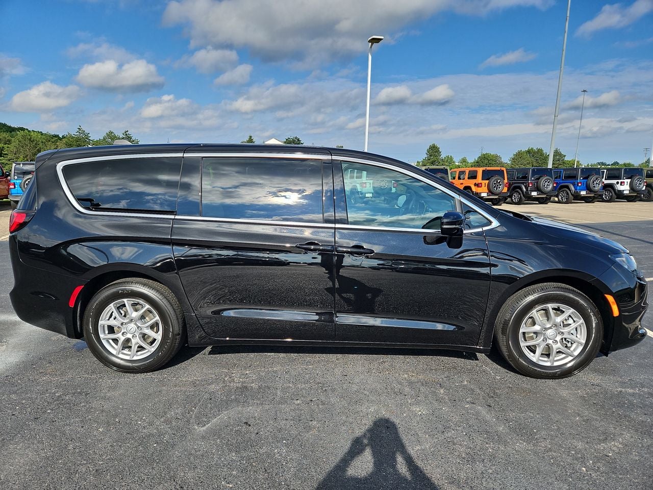2025 Chrysler Voyager VOYAGER LX