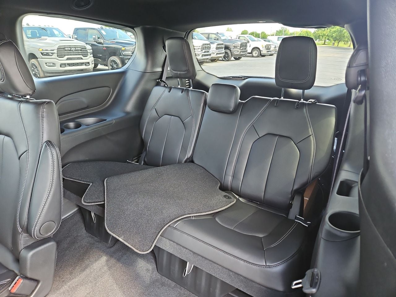 2025 Chrysler Voyager VOYAGER LX