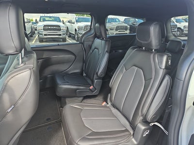 2025 Chrysler Voyager VOYAGER LX