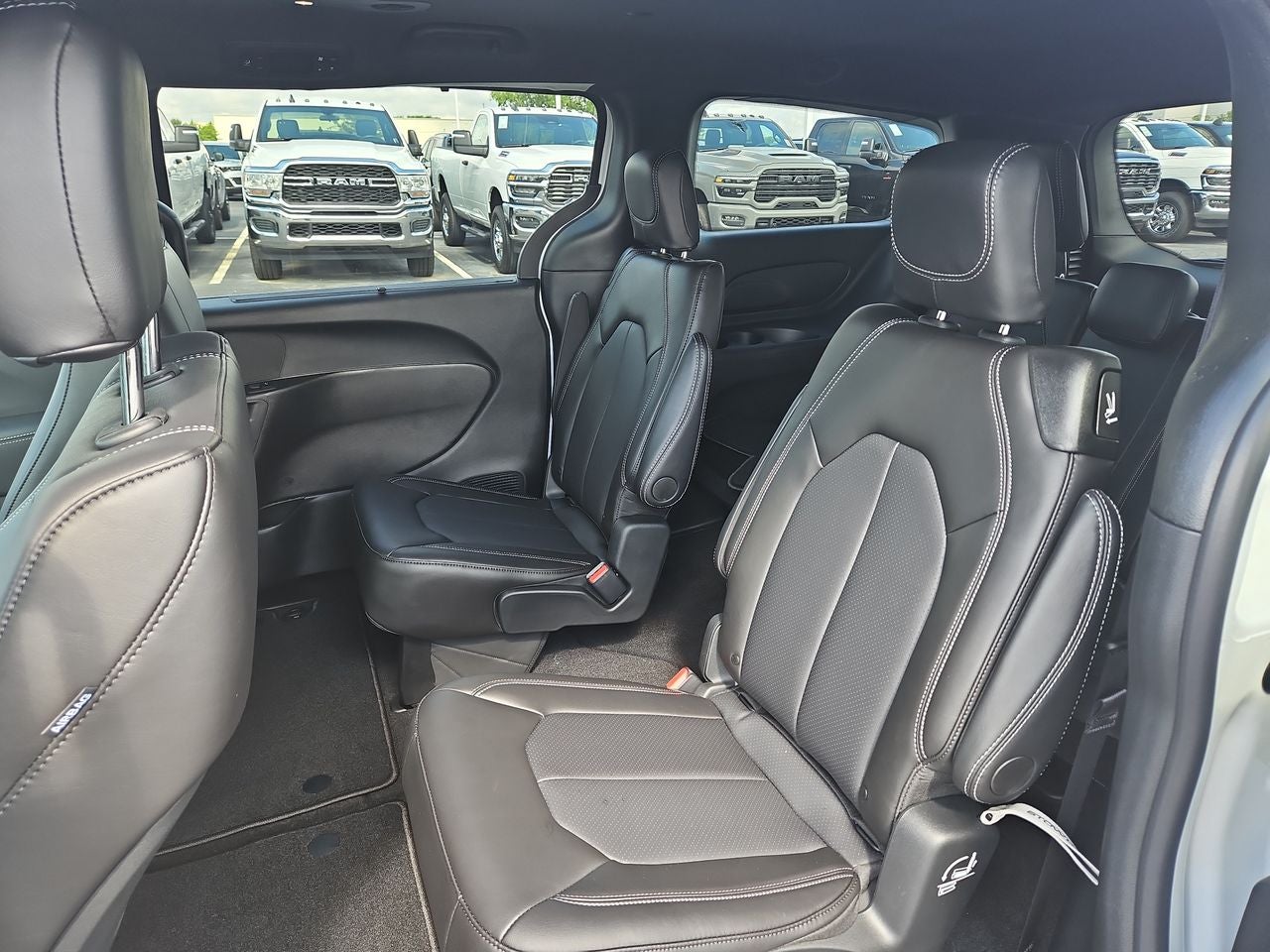 2025 Chrysler Voyager VOYAGER LX