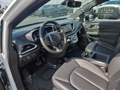 2025 Chrysler Voyager VOYAGER LX