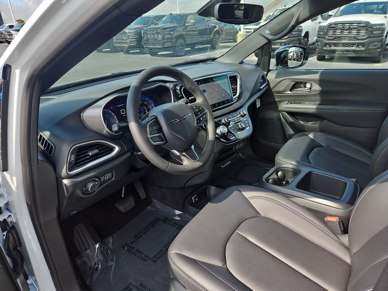 2025 Chrysler Voyager VOYAGER LX