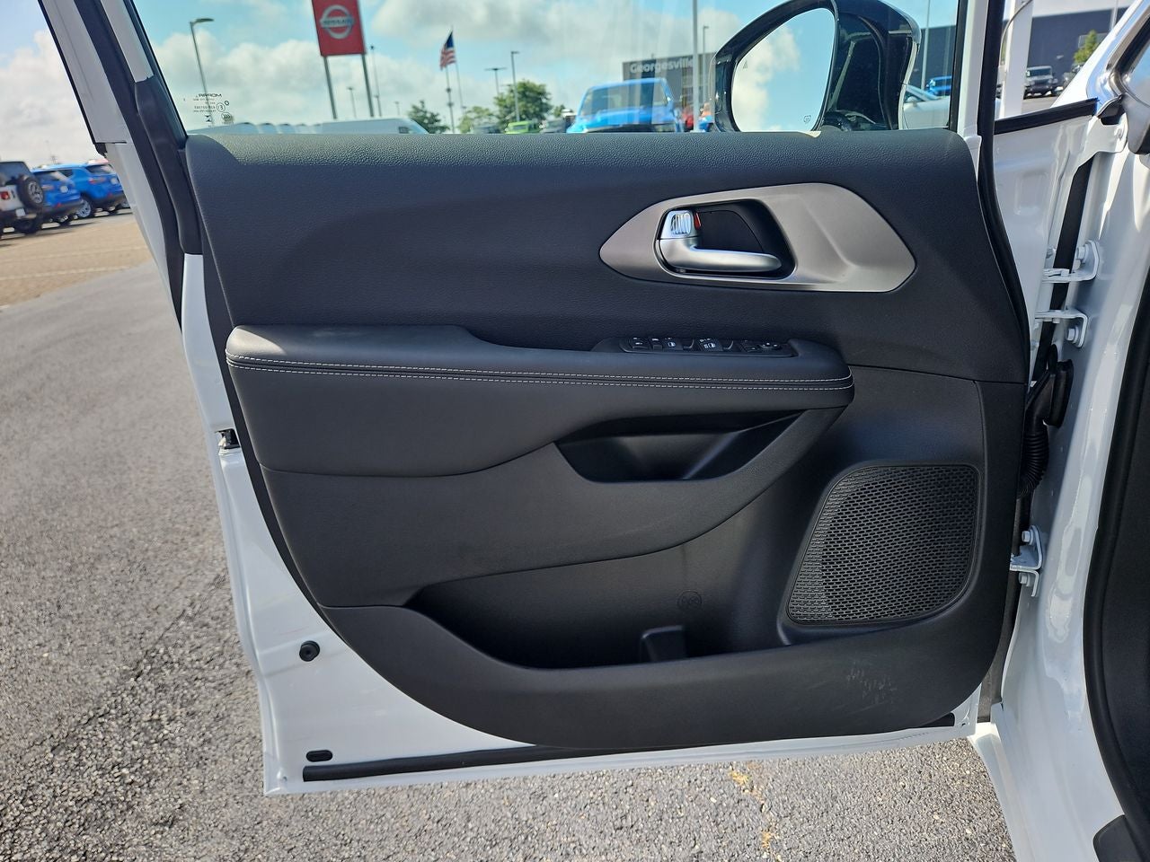 2025 Chrysler Voyager VOYAGER LX