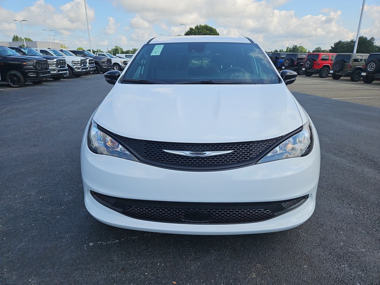 2025 Chrysler Voyager VOYAGER LX