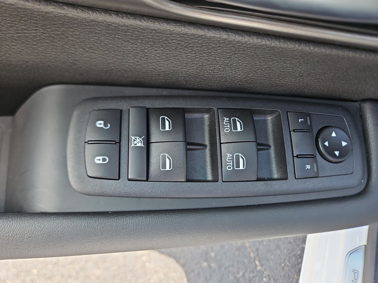 2025 Chrysler Voyager VOYAGER LX