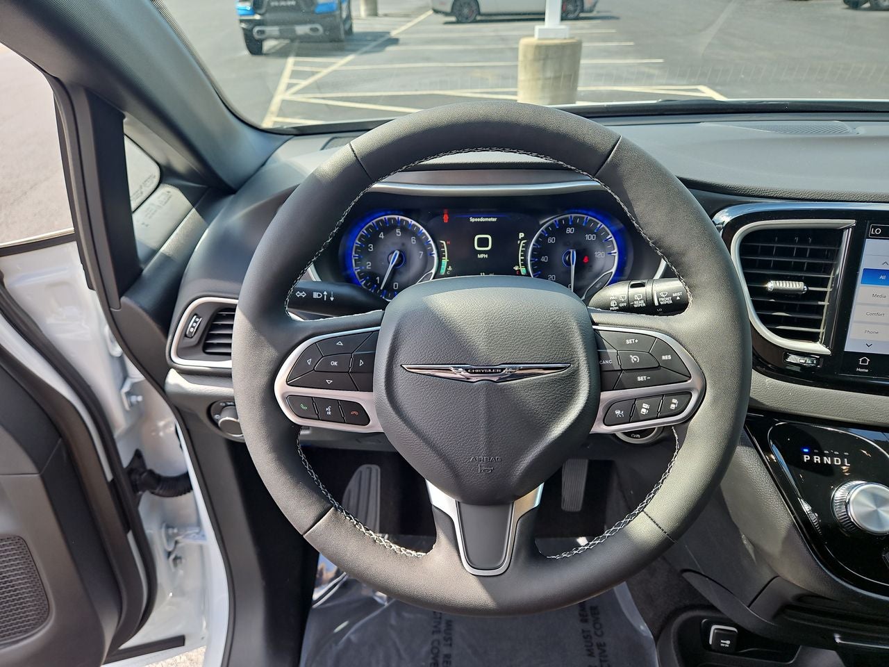 2025 Chrysler Voyager VOYAGER LX