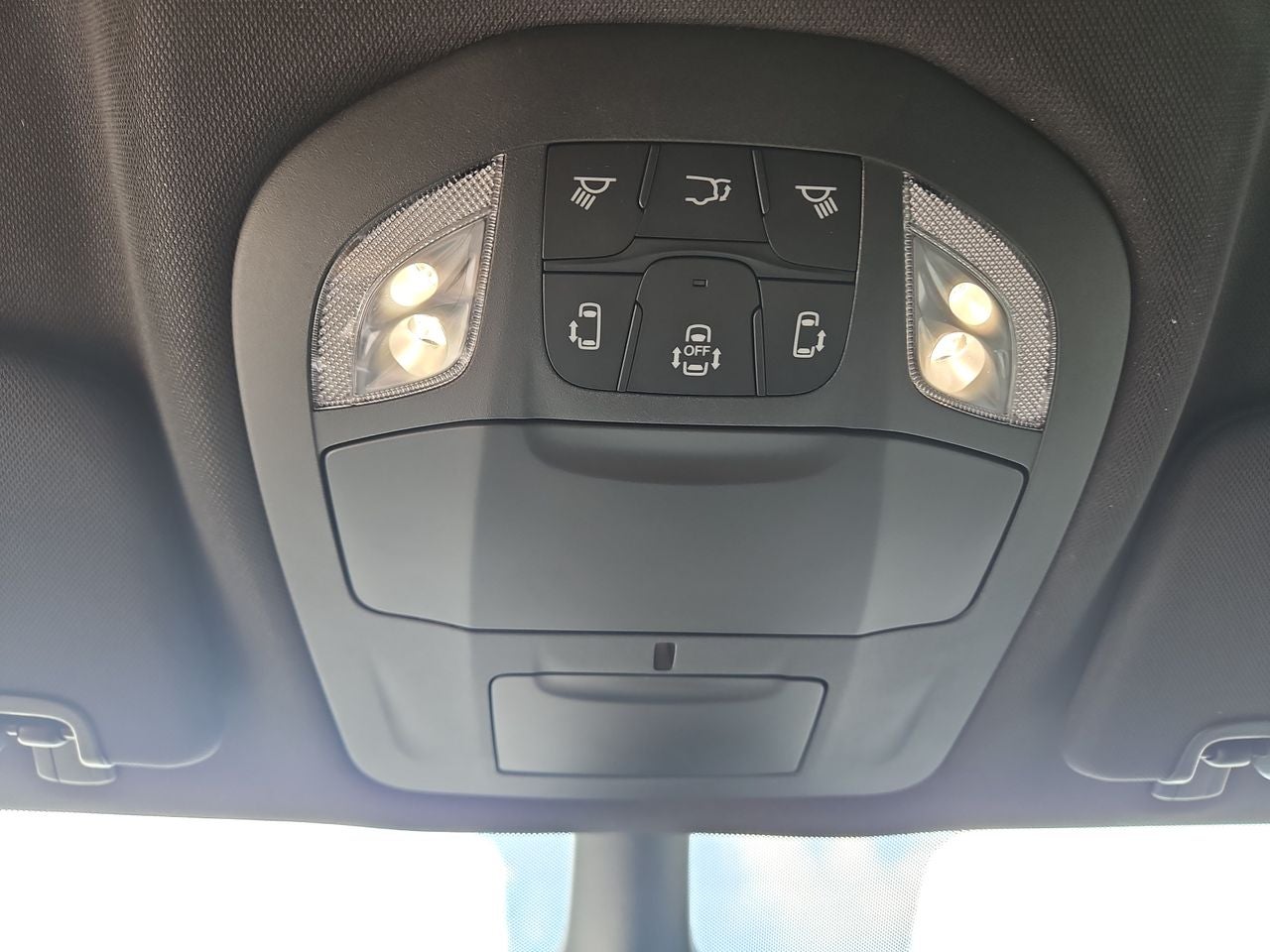 2025 Chrysler Voyager VOYAGER LX