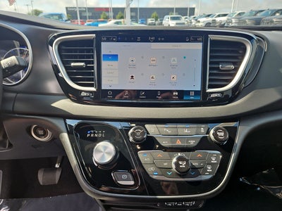 2025 Chrysler Voyager VOYAGER LX