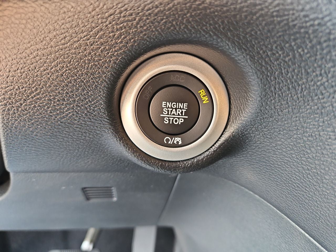 2025 Chrysler Voyager VOYAGER LX