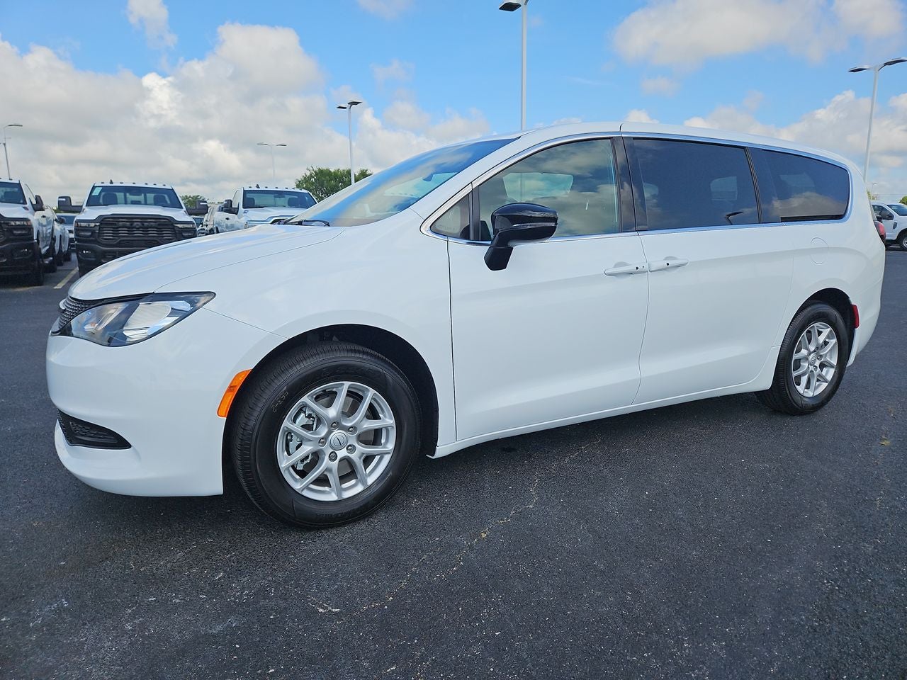 2025 Chrysler Voyager VOYAGER LX