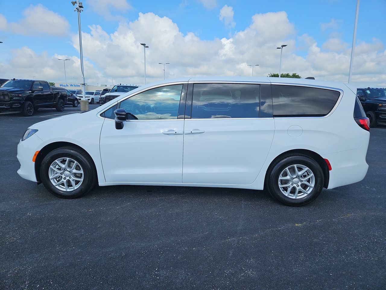 2025 Chrysler Voyager VOYAGER LX