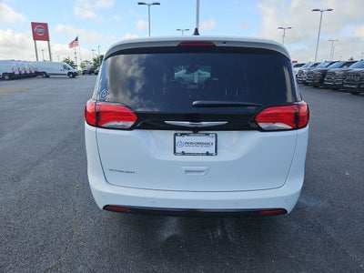 2025 Chrysler Voyager VOYAGER LX
