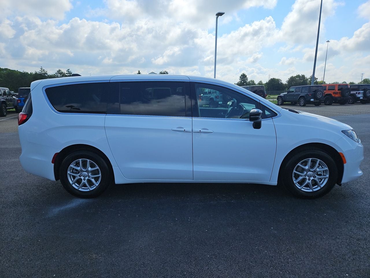 2025 Chrysler Voyager VOYAGER LX