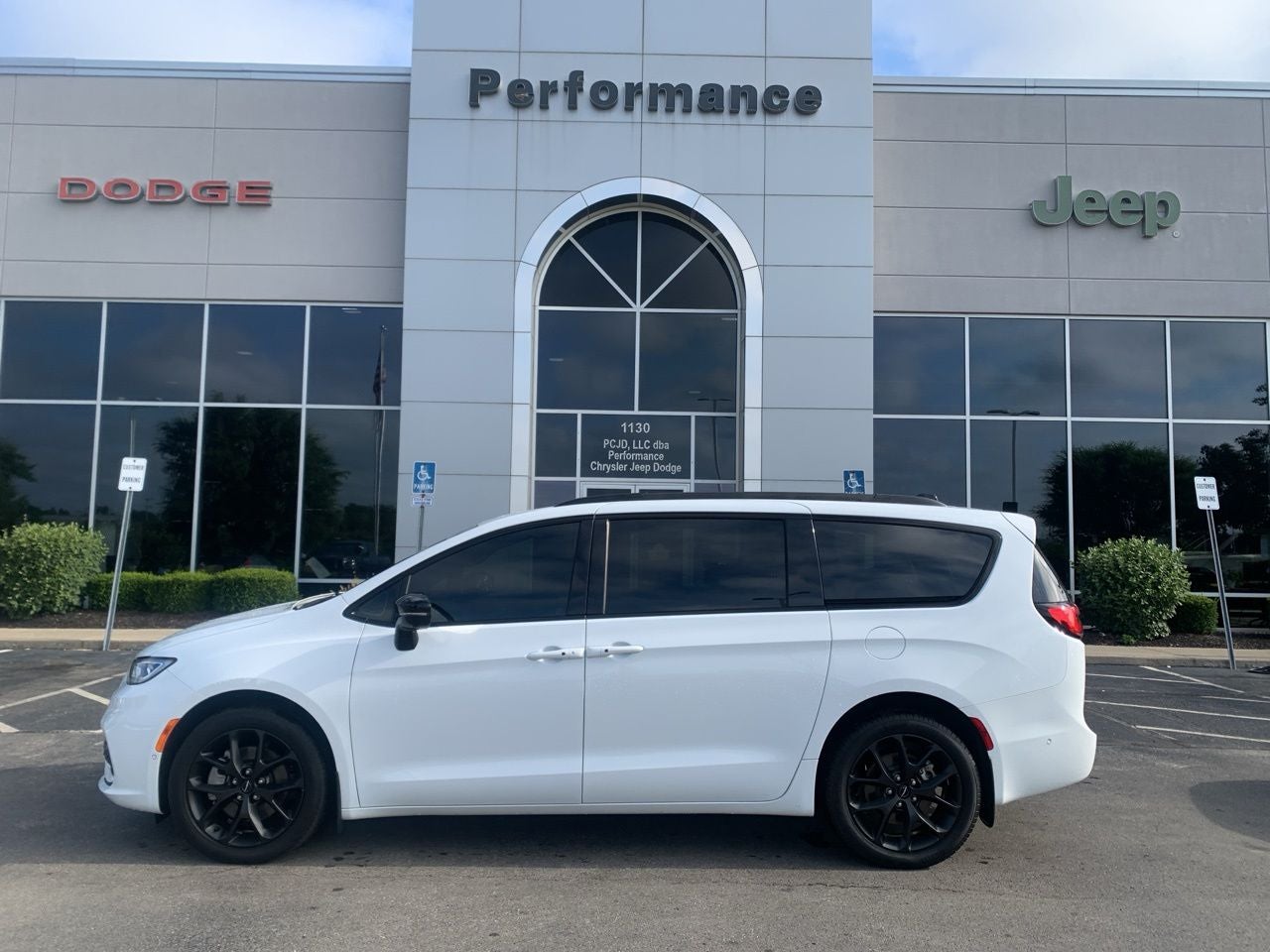 2023 Chrysler Pacifica Limited AWD