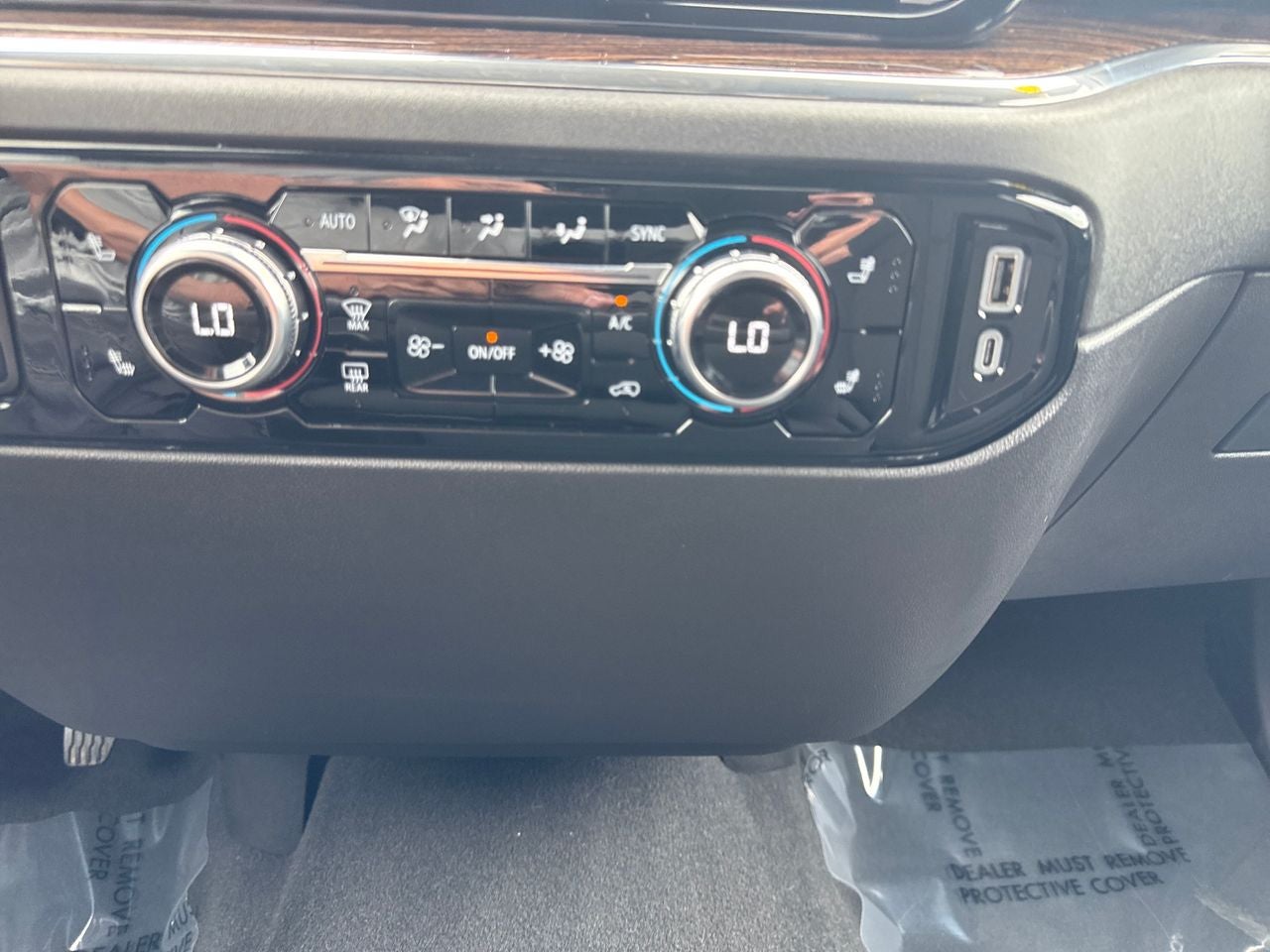 2024 GMC Sierra 1500 4WD Crew Cab Short Box Elevation with 3SB