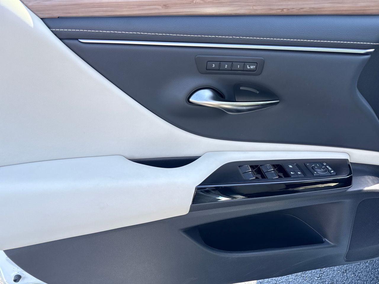 2024 Lexus ES 300h 300h Luxury