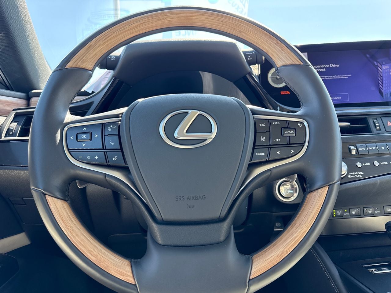 2024 Lexus ES 300h 300h Luxury