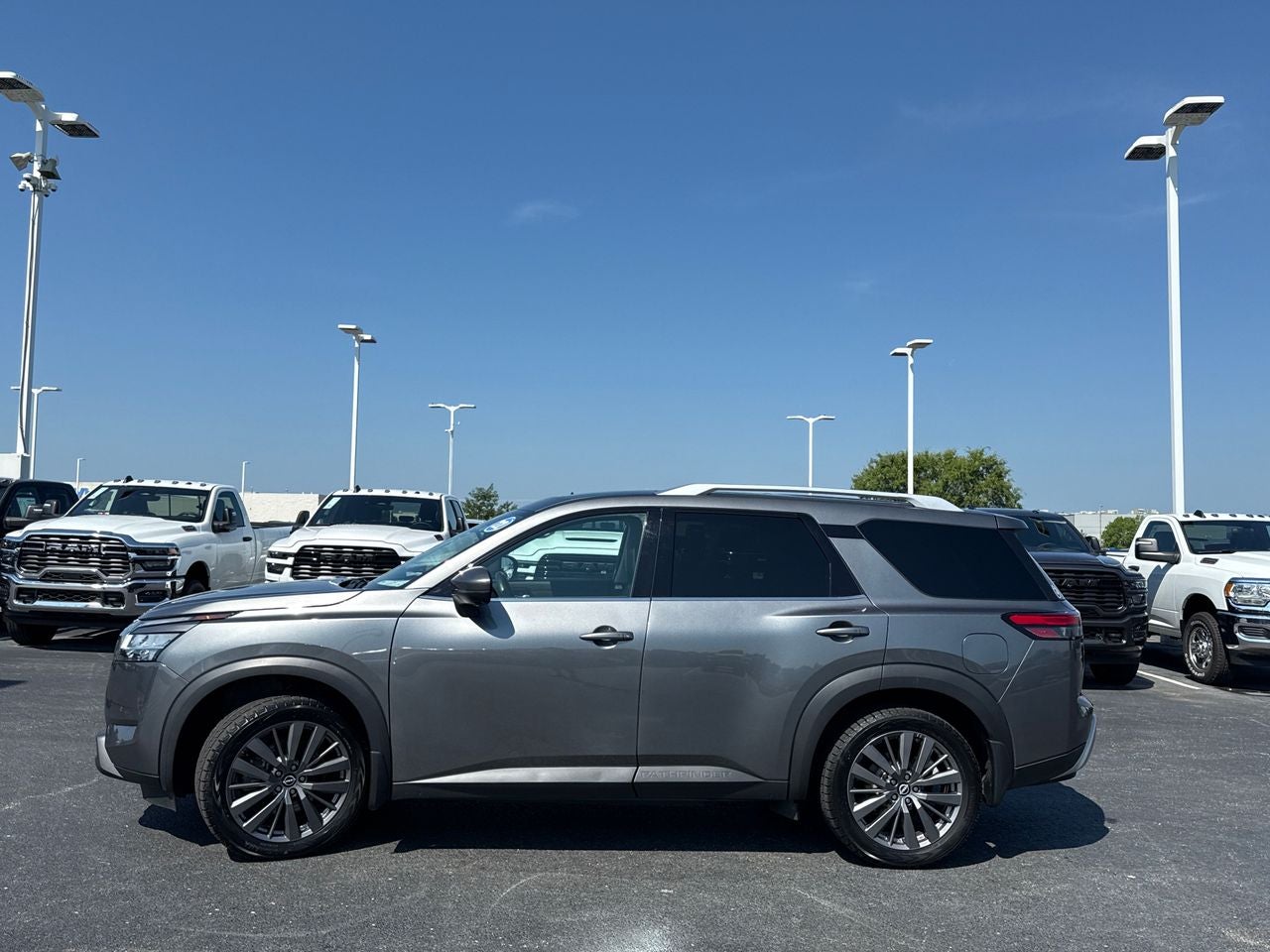 2022 Nissan Pathfinder SL 4WD