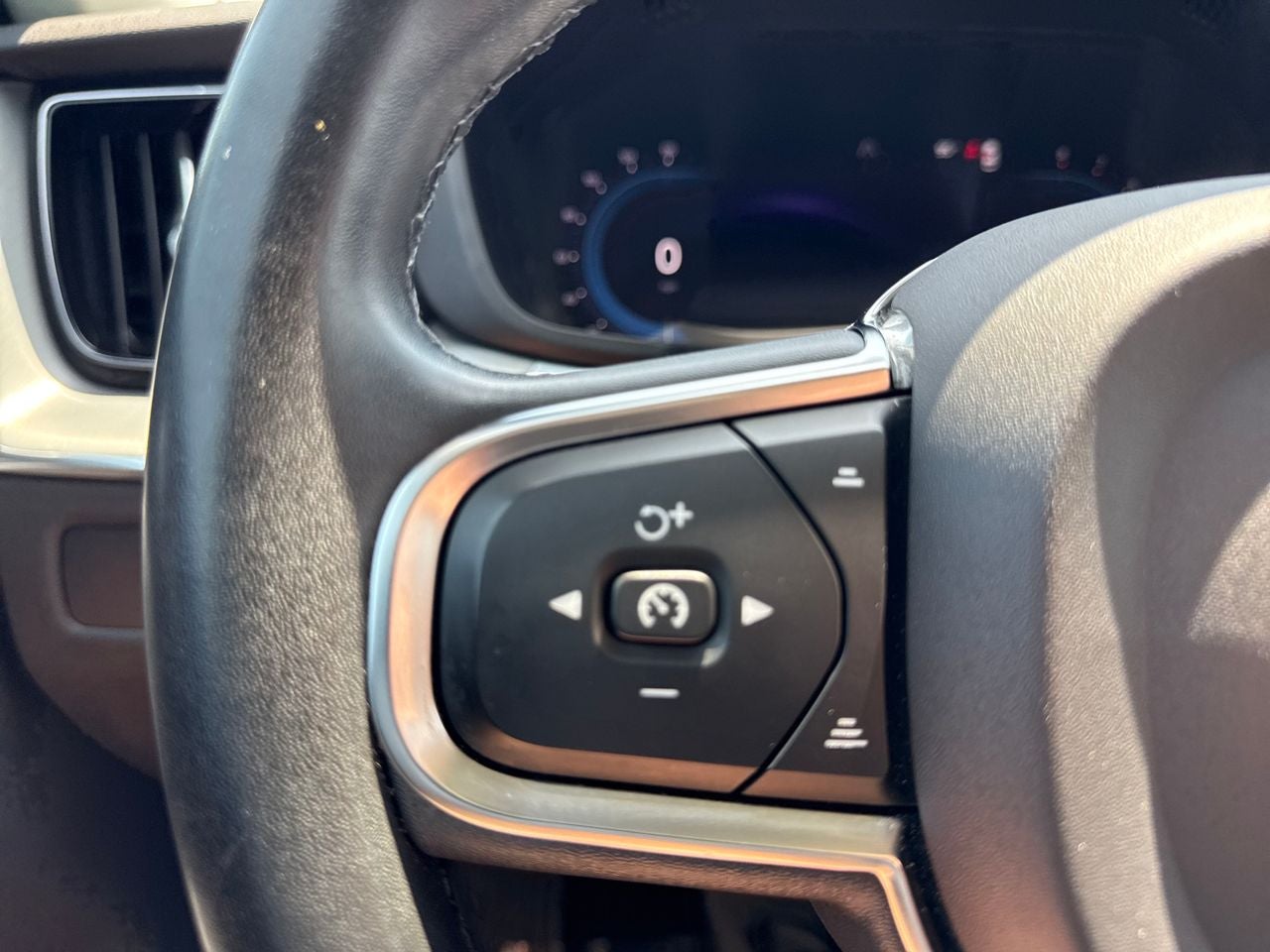 2023 Volvo XC60 B5 Core