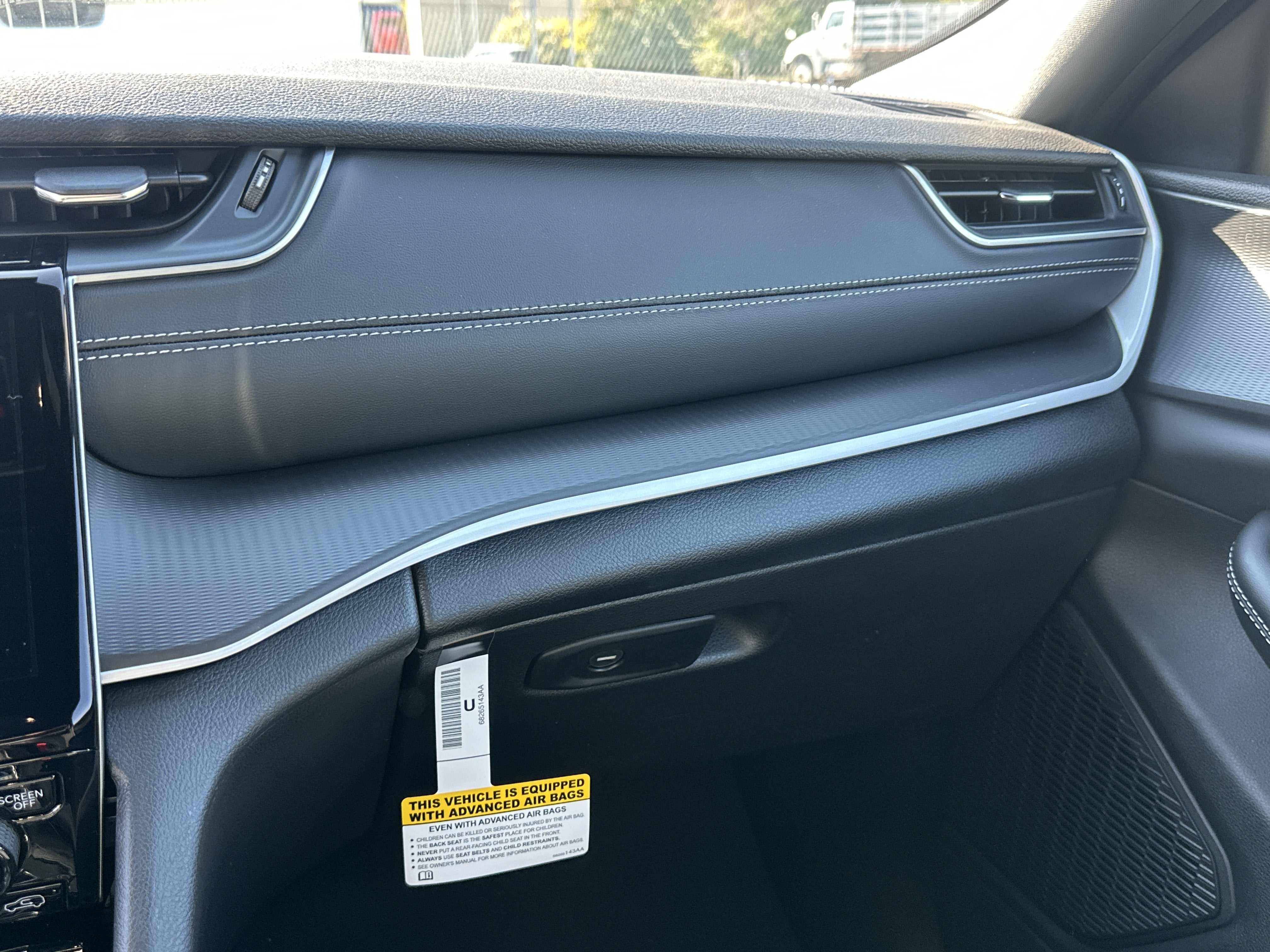 2027 Jeep Grand Cherokee Base