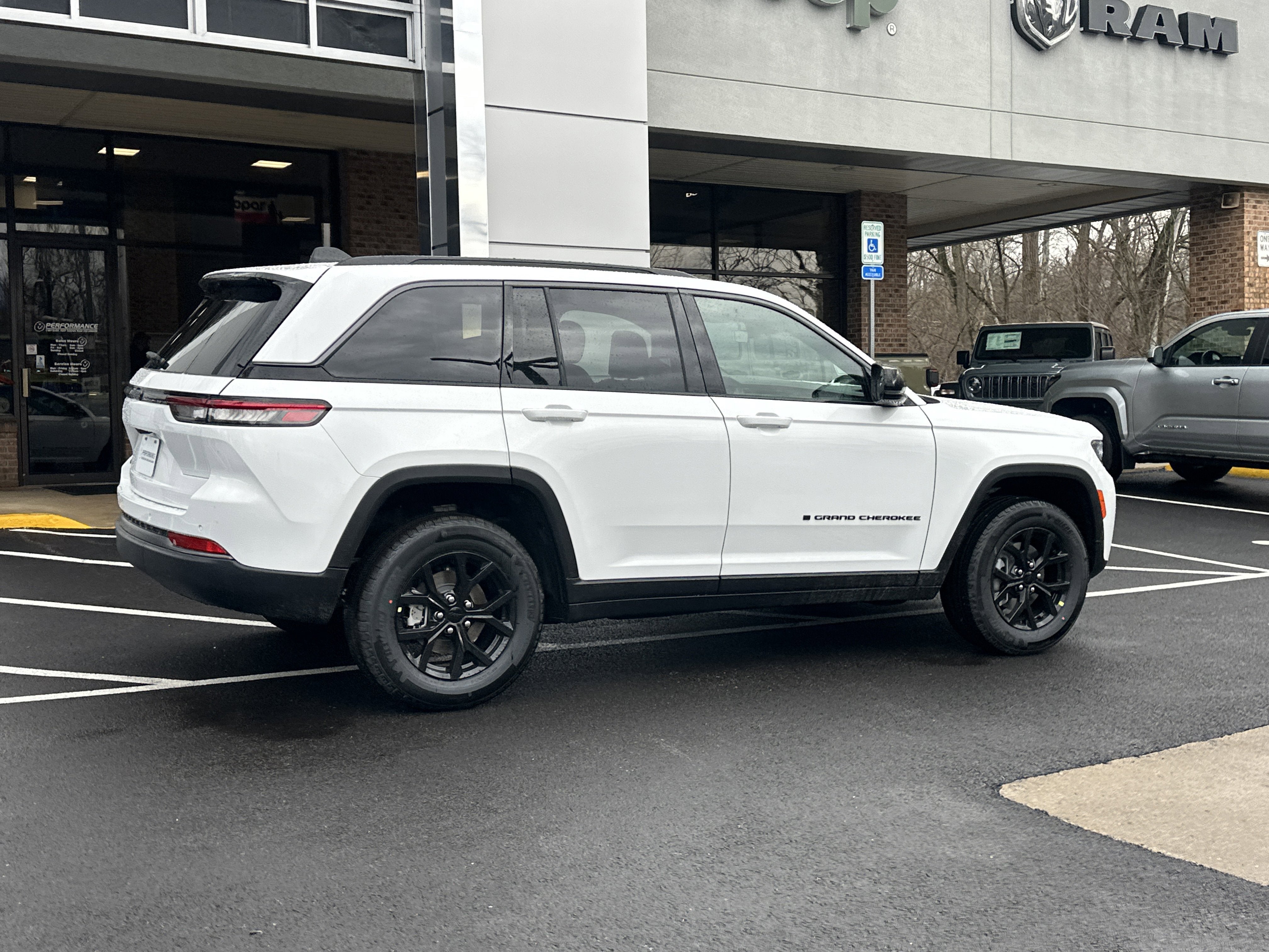2026 Jeep Grand Cherokee Laredo