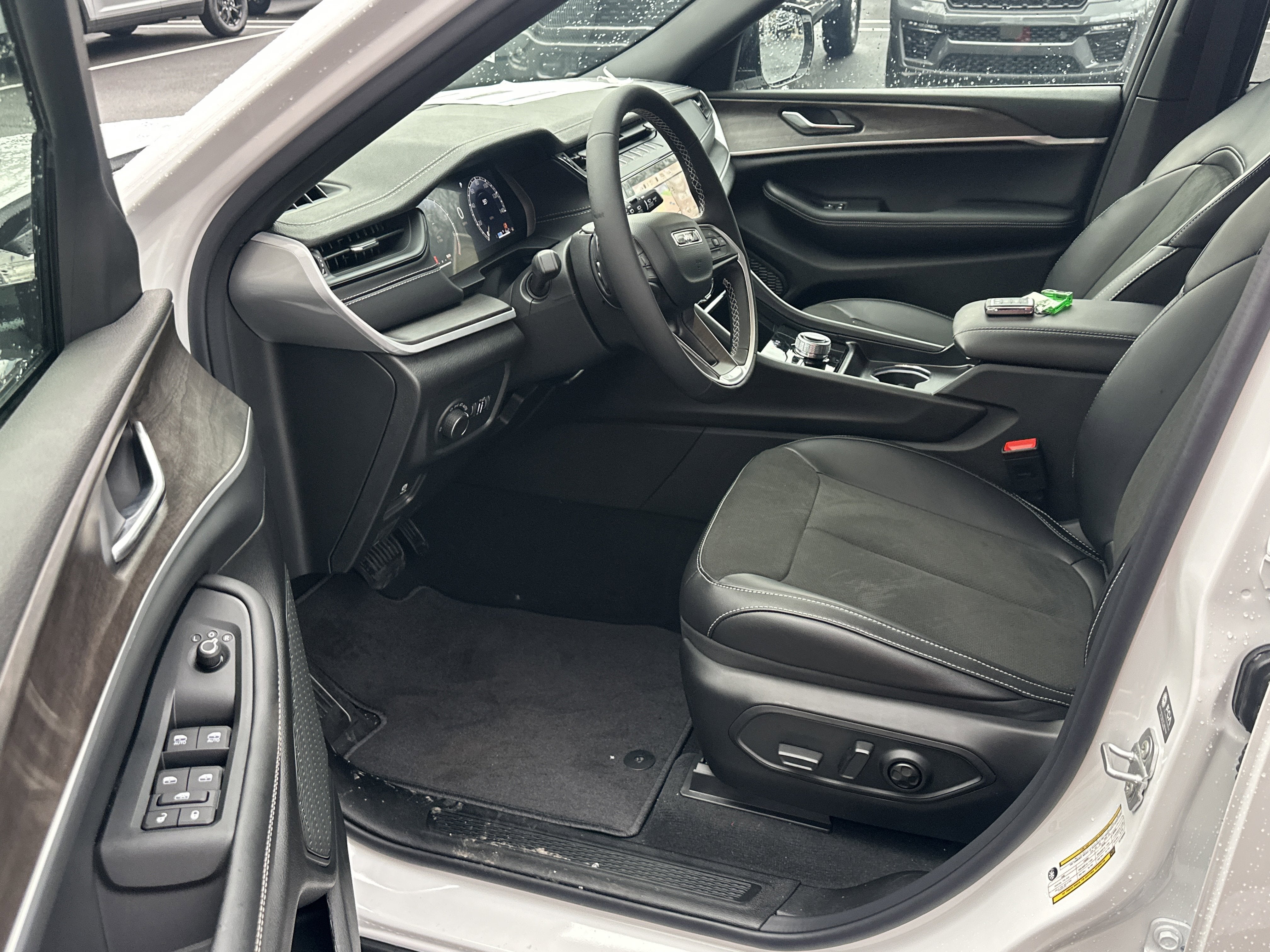 2026 Jeep Grand Cherokee Laredo