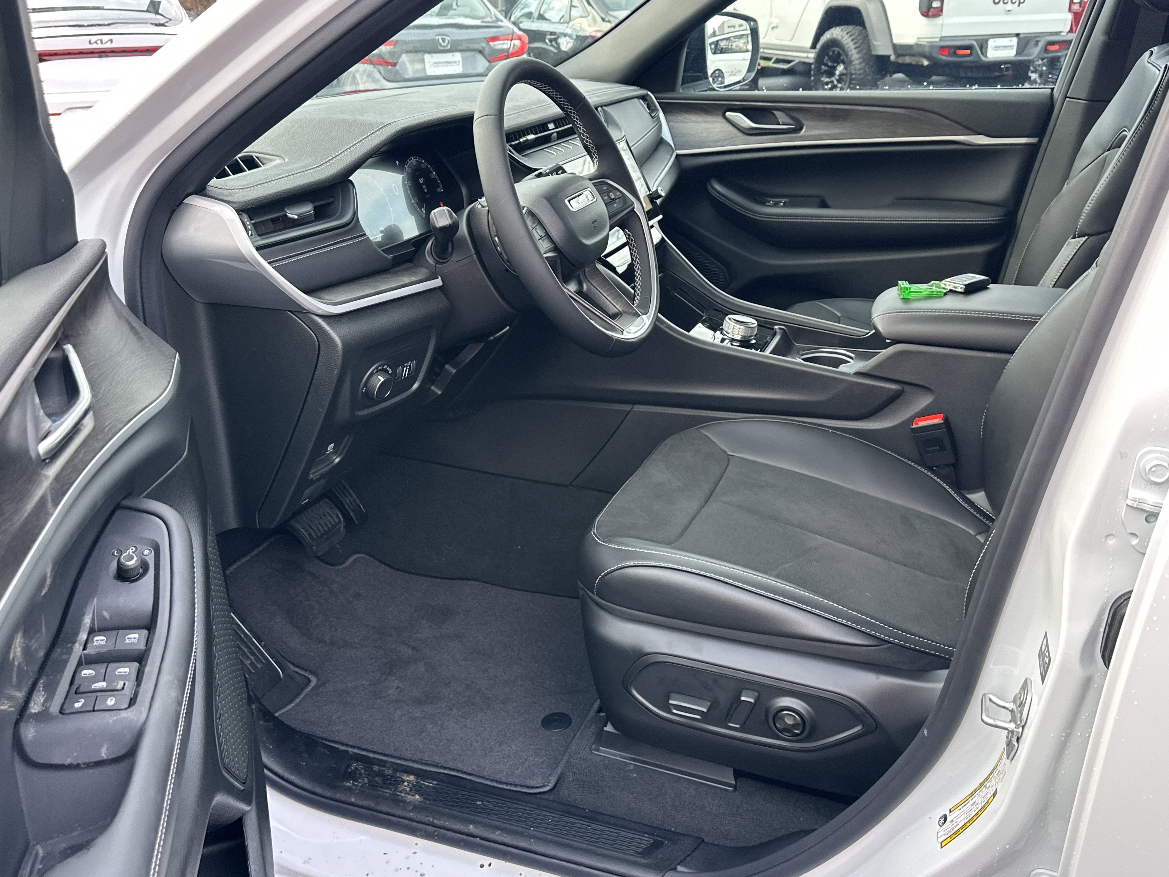 2026 Jeep Grand Cherokee Altitude