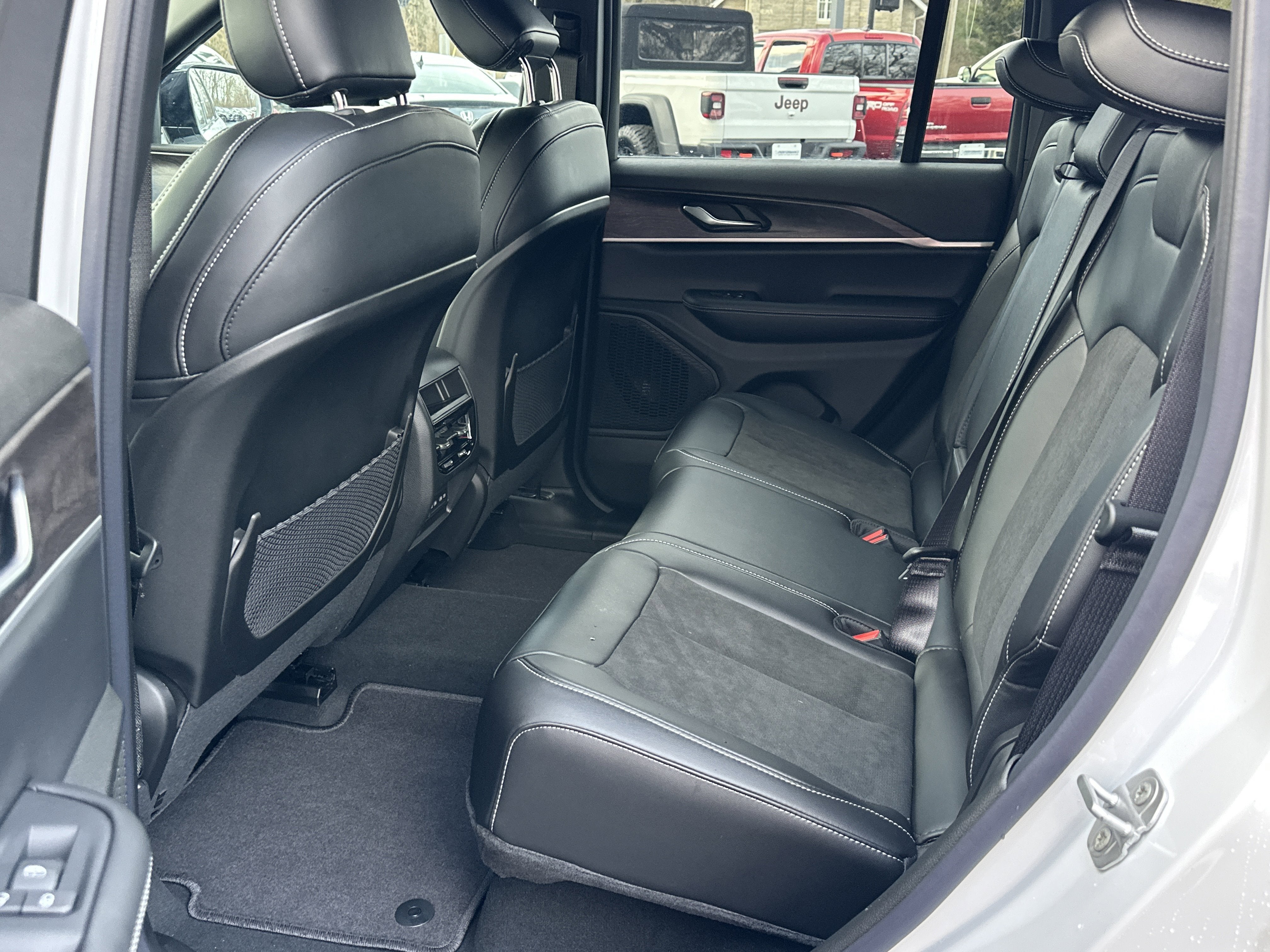 2026 Jeep Grand Cherokee Altitude