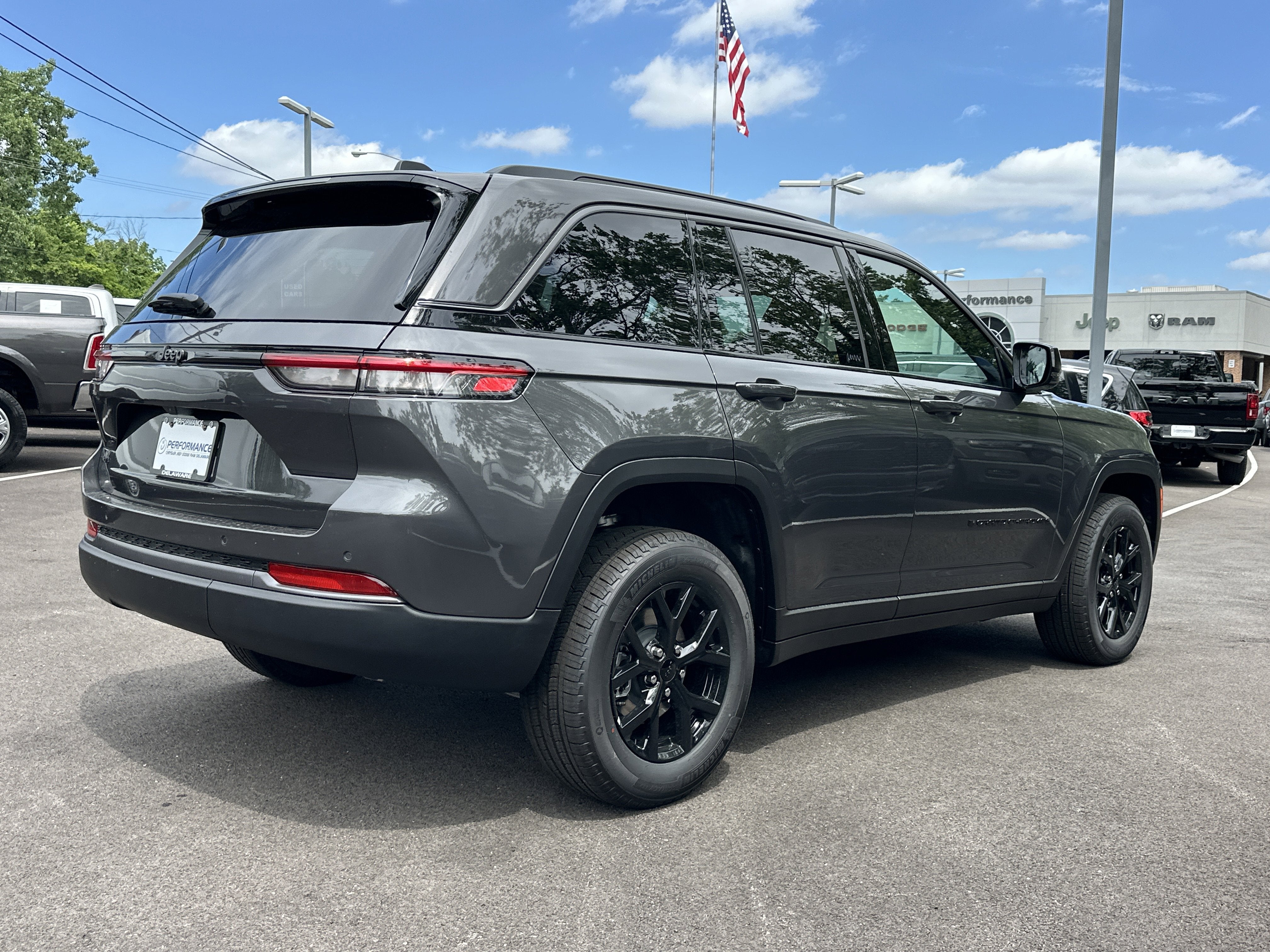 2026 Jeep Grand Cherokee Laredo Altitude