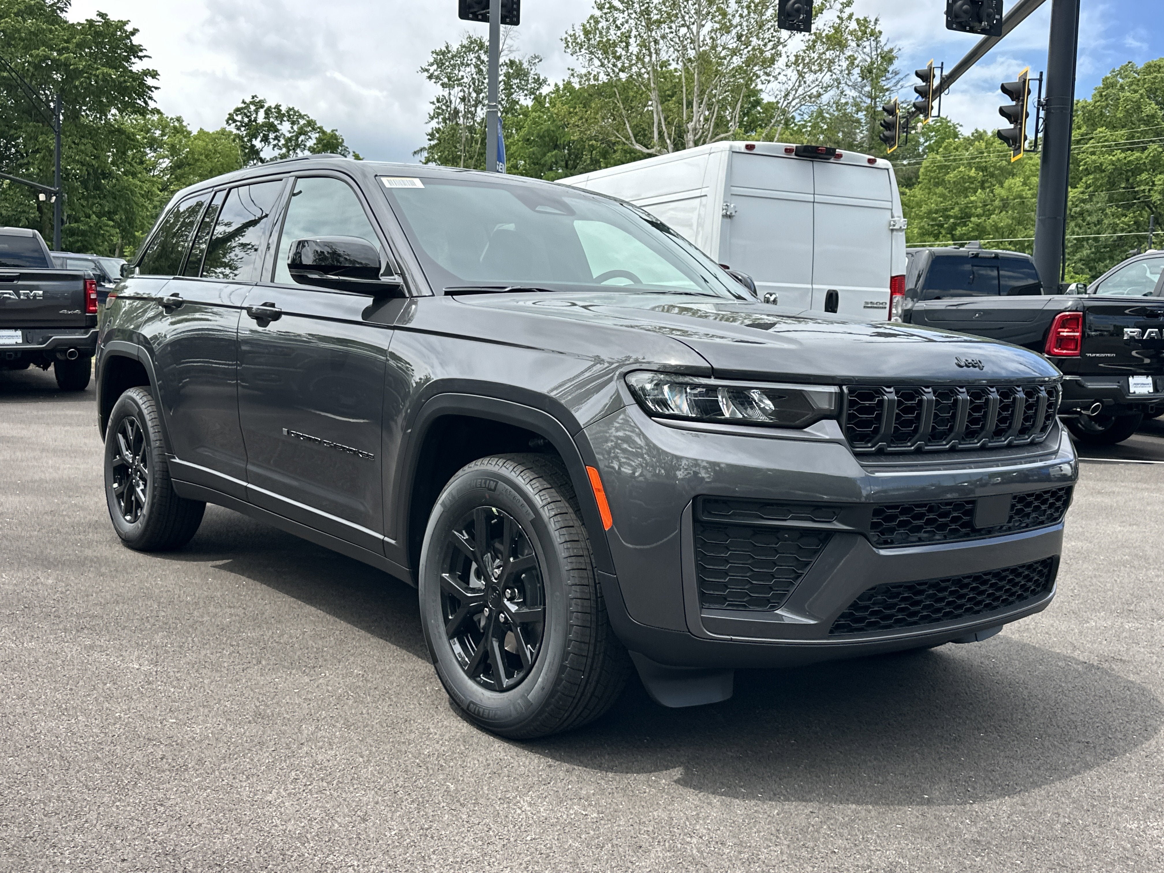 2026 Jeep Grand Cherokee Laredo Altitude