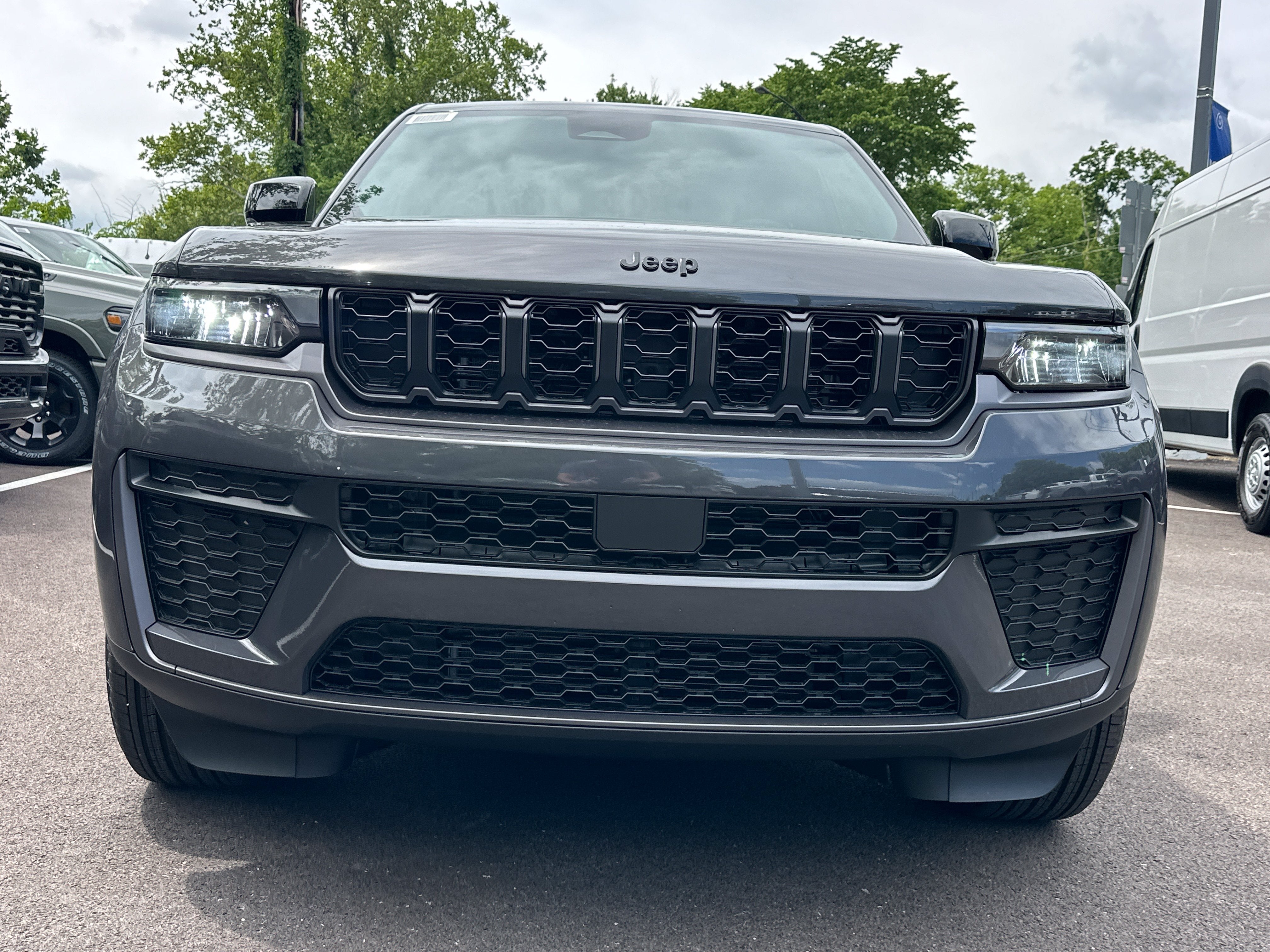 2026 Jeep Grand Cherokee Laredo Altitude