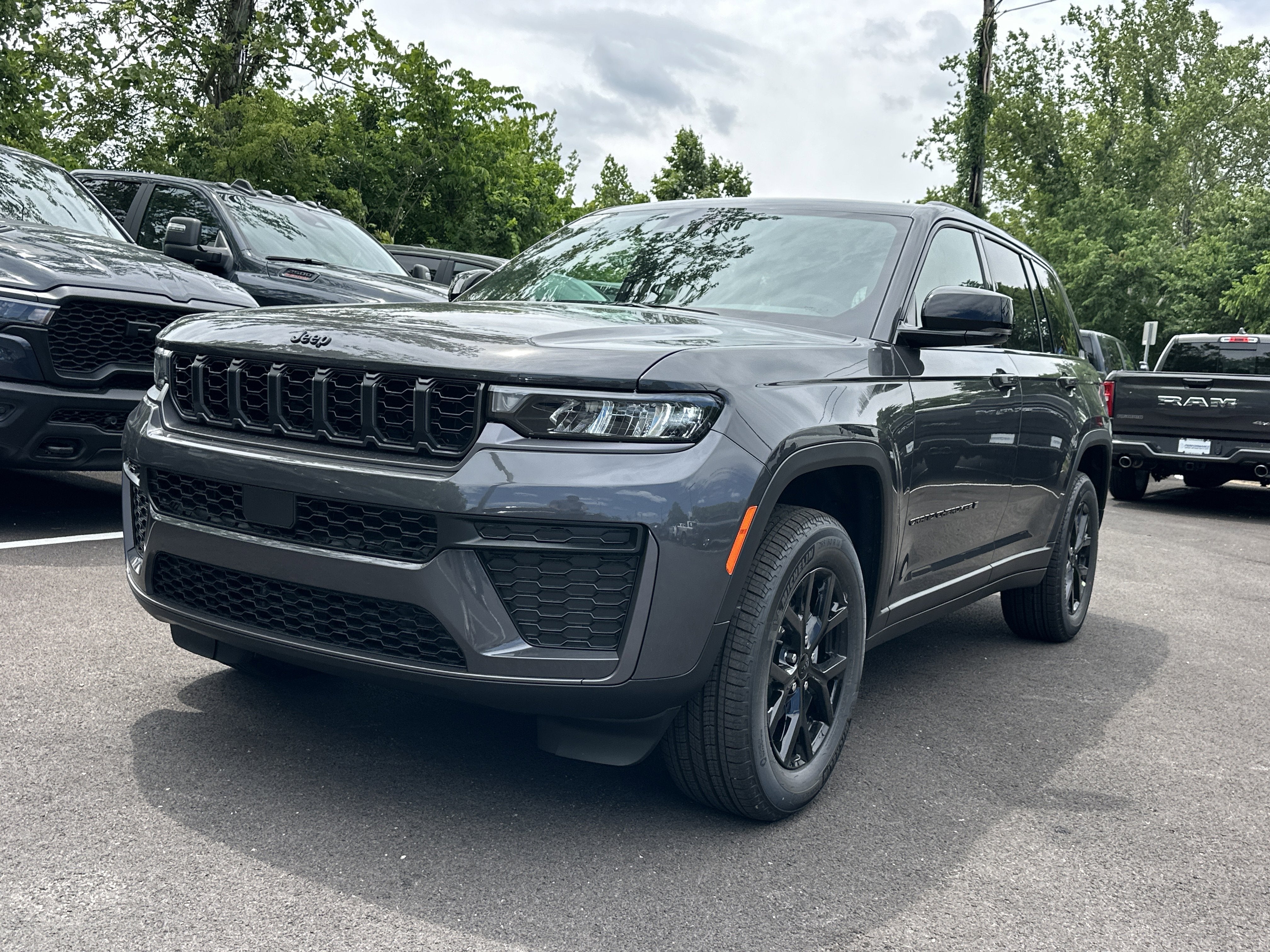 2026 Jeep Grand Cherokee Laredo Altitude