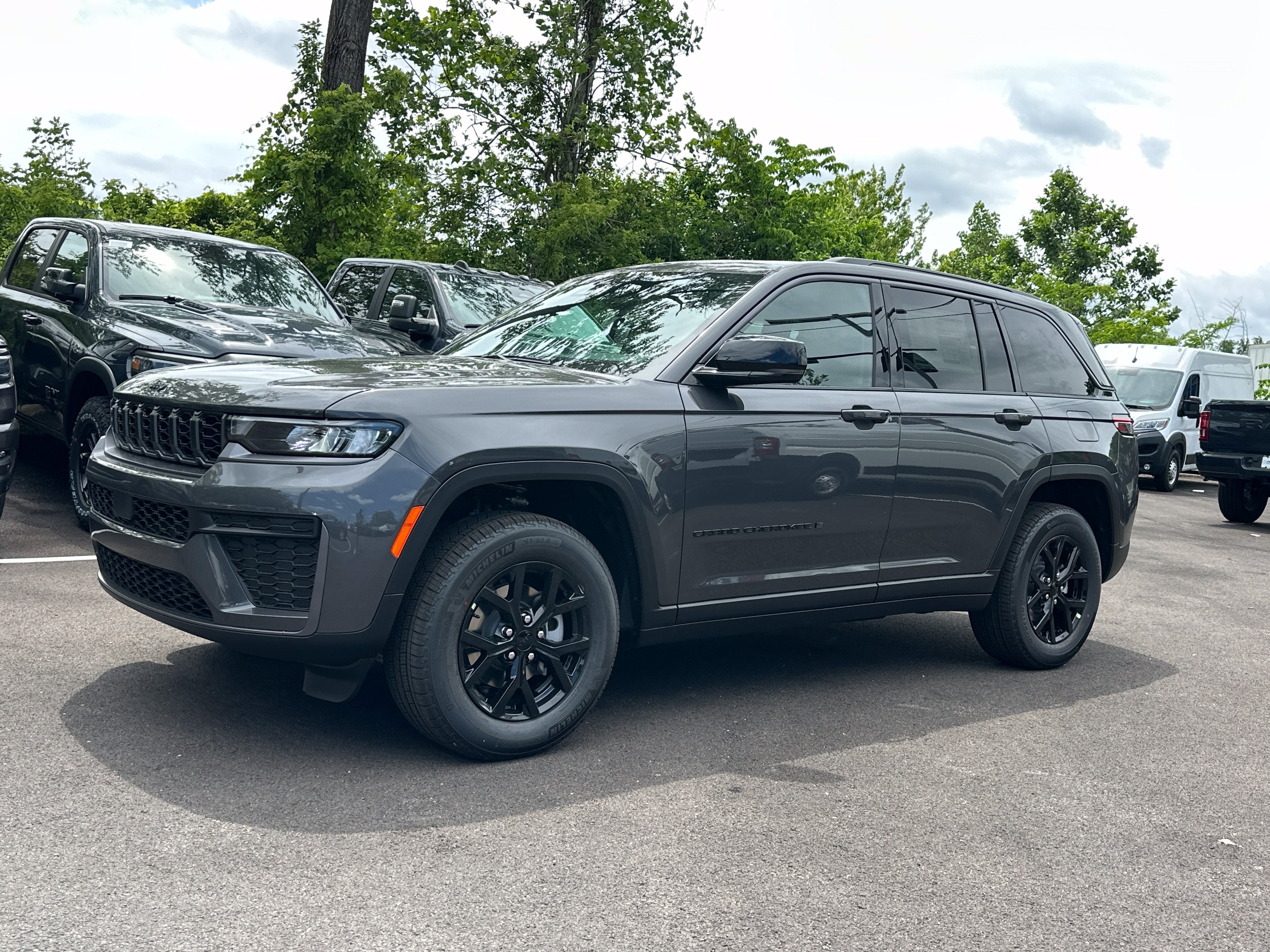 2026 Jeep Grand Cherokee Laredo Altitude