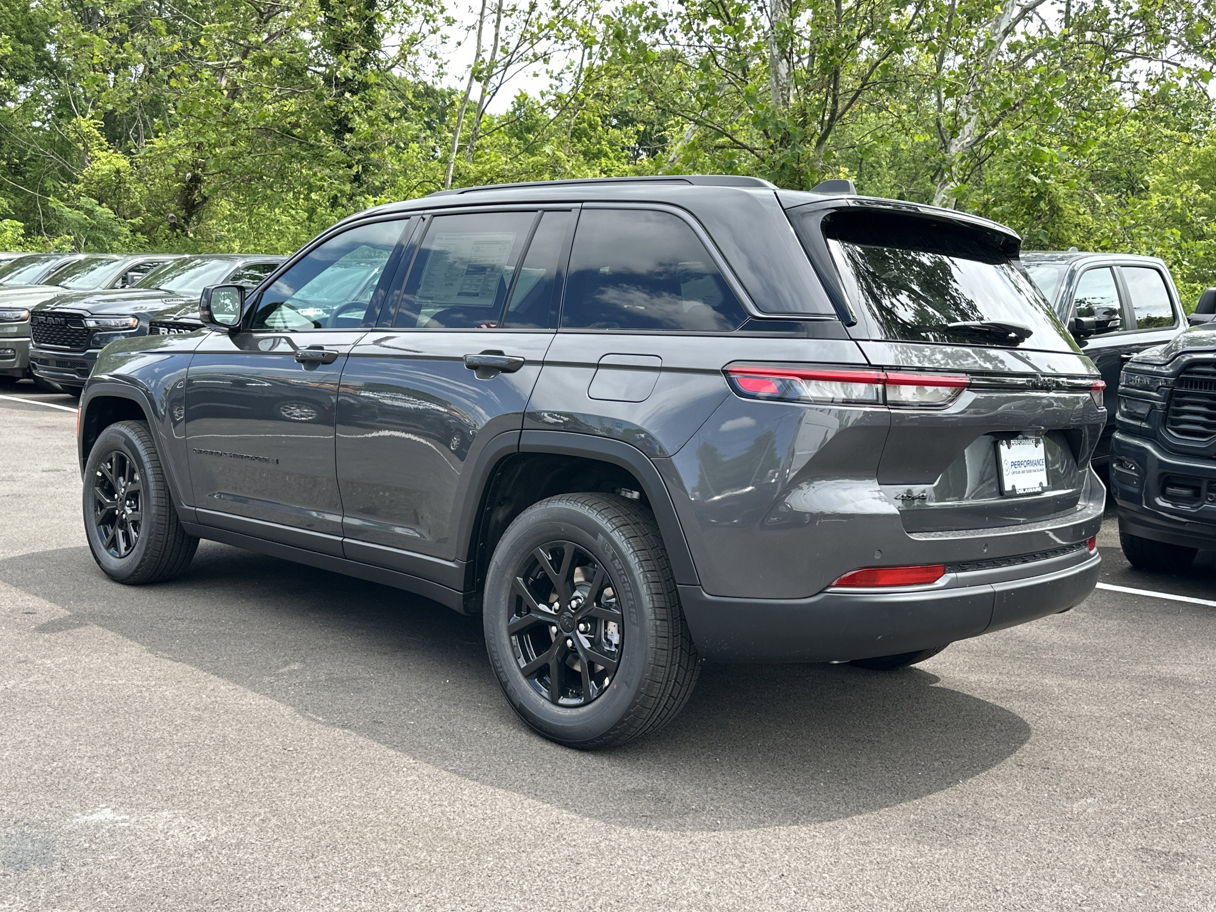 2026 Jeep Grand Cherokee Laredo Altitude