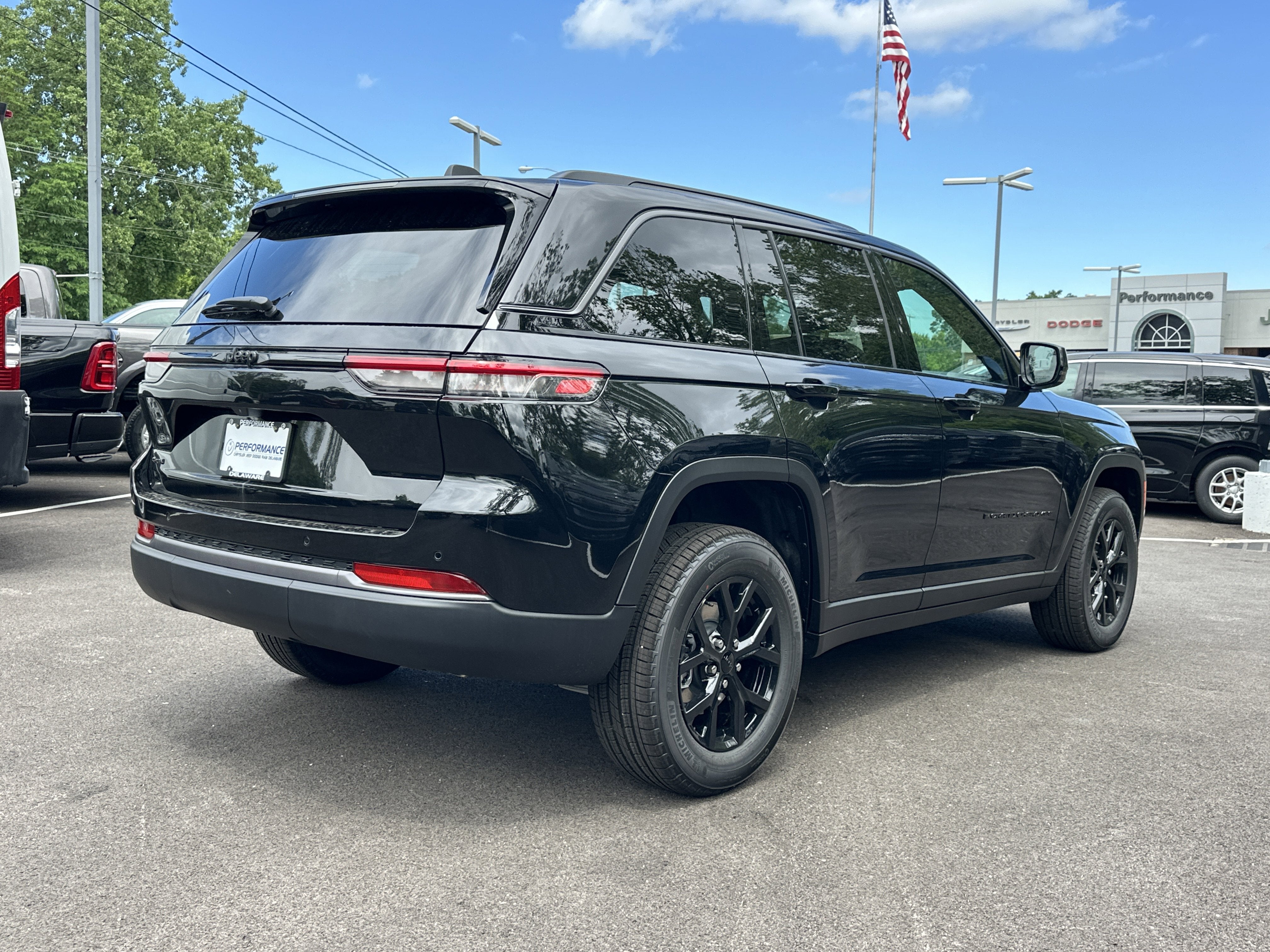 2026 Jeep Grand Cherokee Laredo Altitude