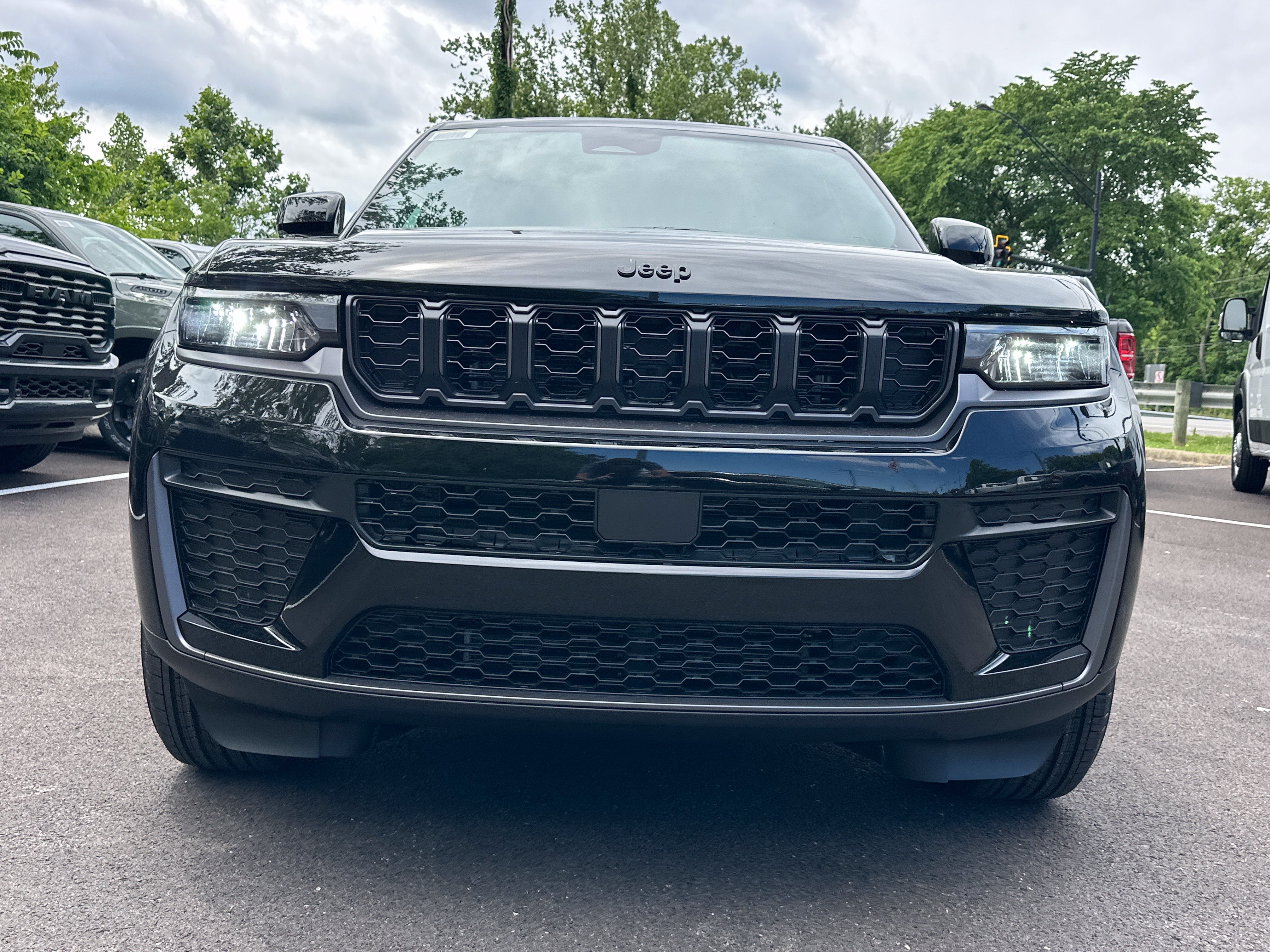 2026 Jeep Grand Cherokee Laredo Altitude