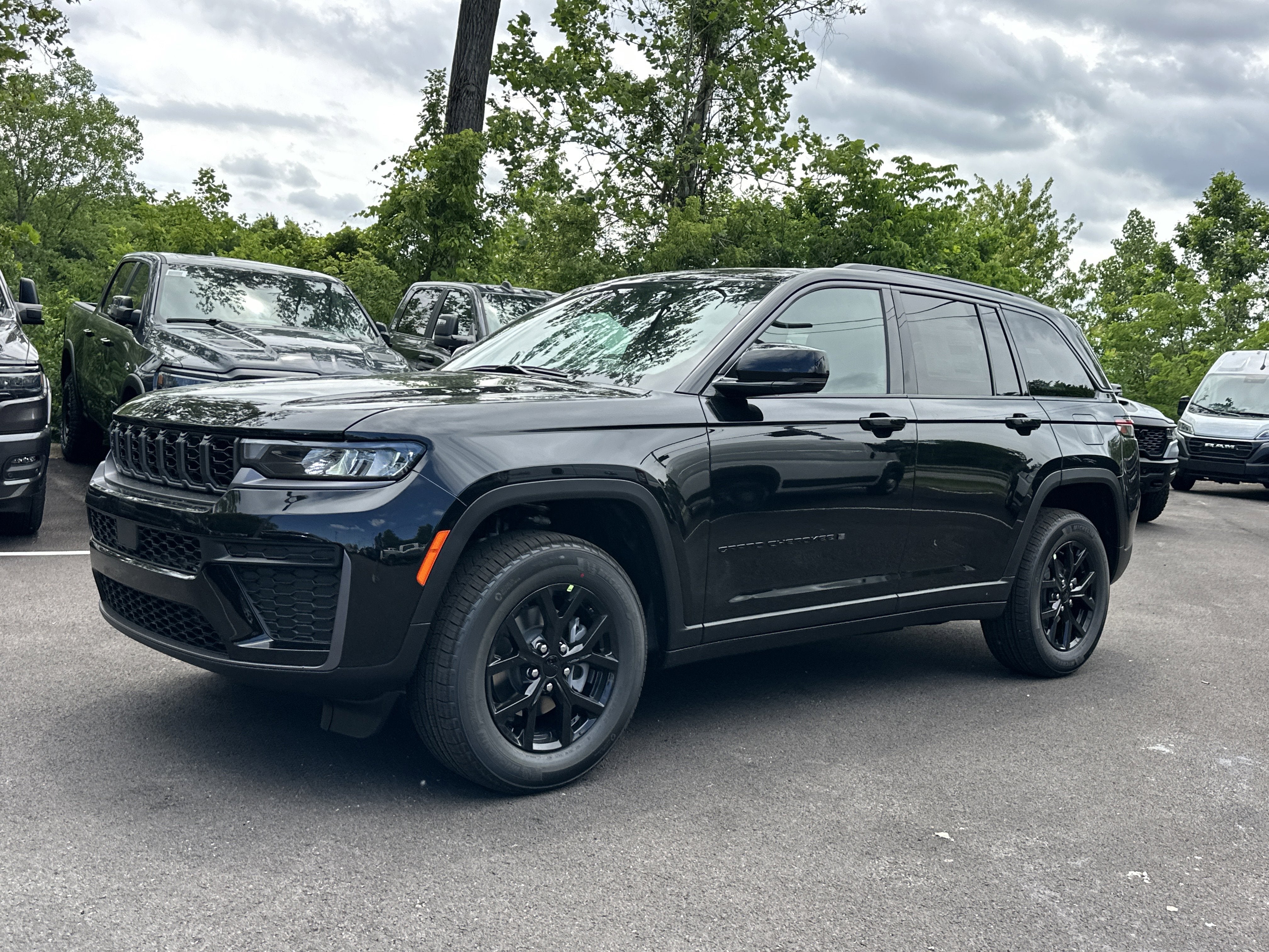 2026 Jeep Grand Cherokee Laredo Altitude