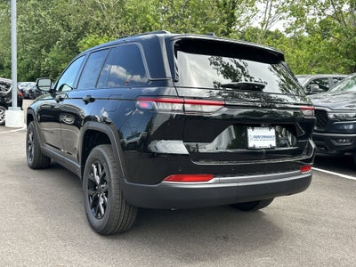 2026 Jeep Grand Cherokee Laredo Altitude