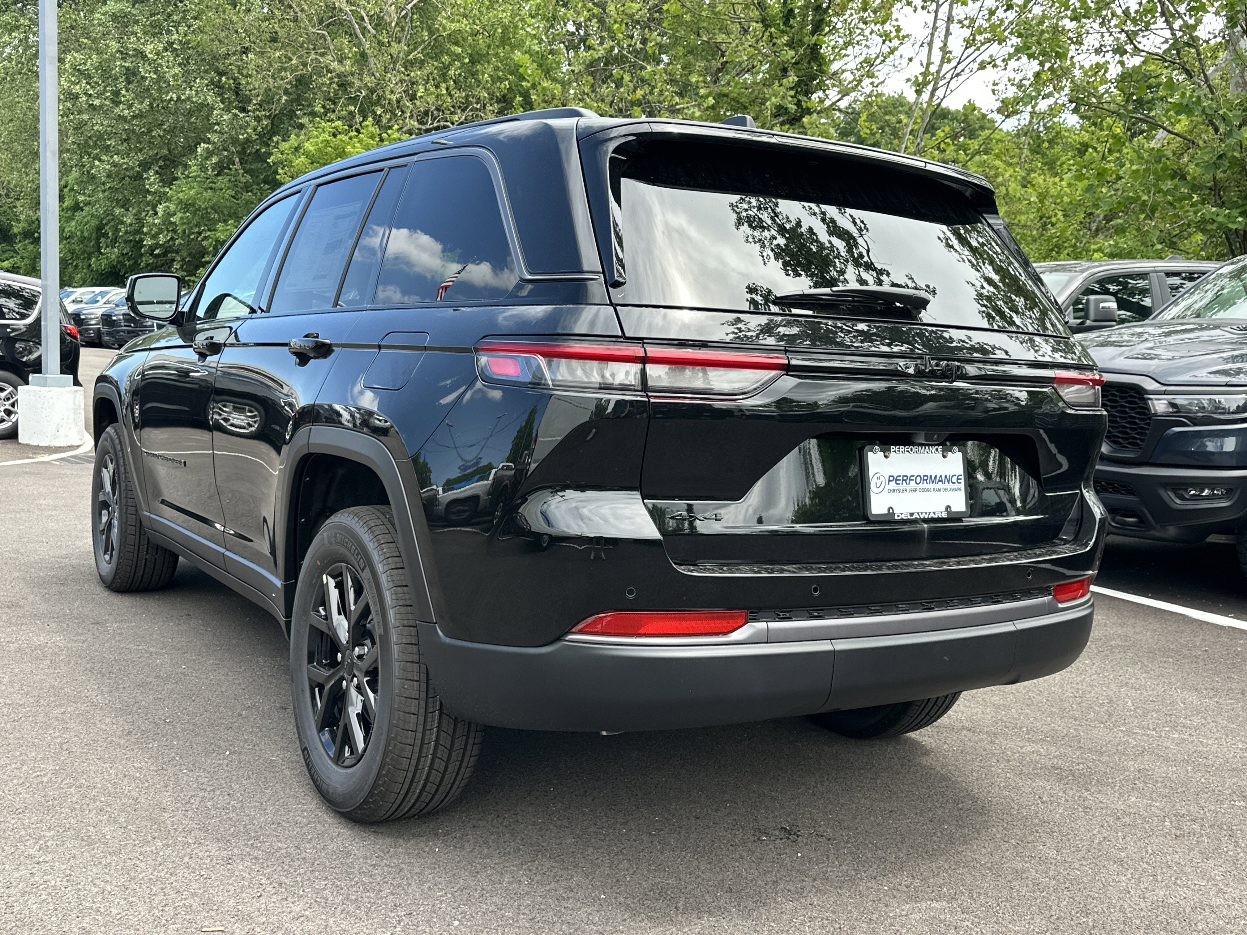 2026 Jeep Grand Cherokee Laredo Altitude