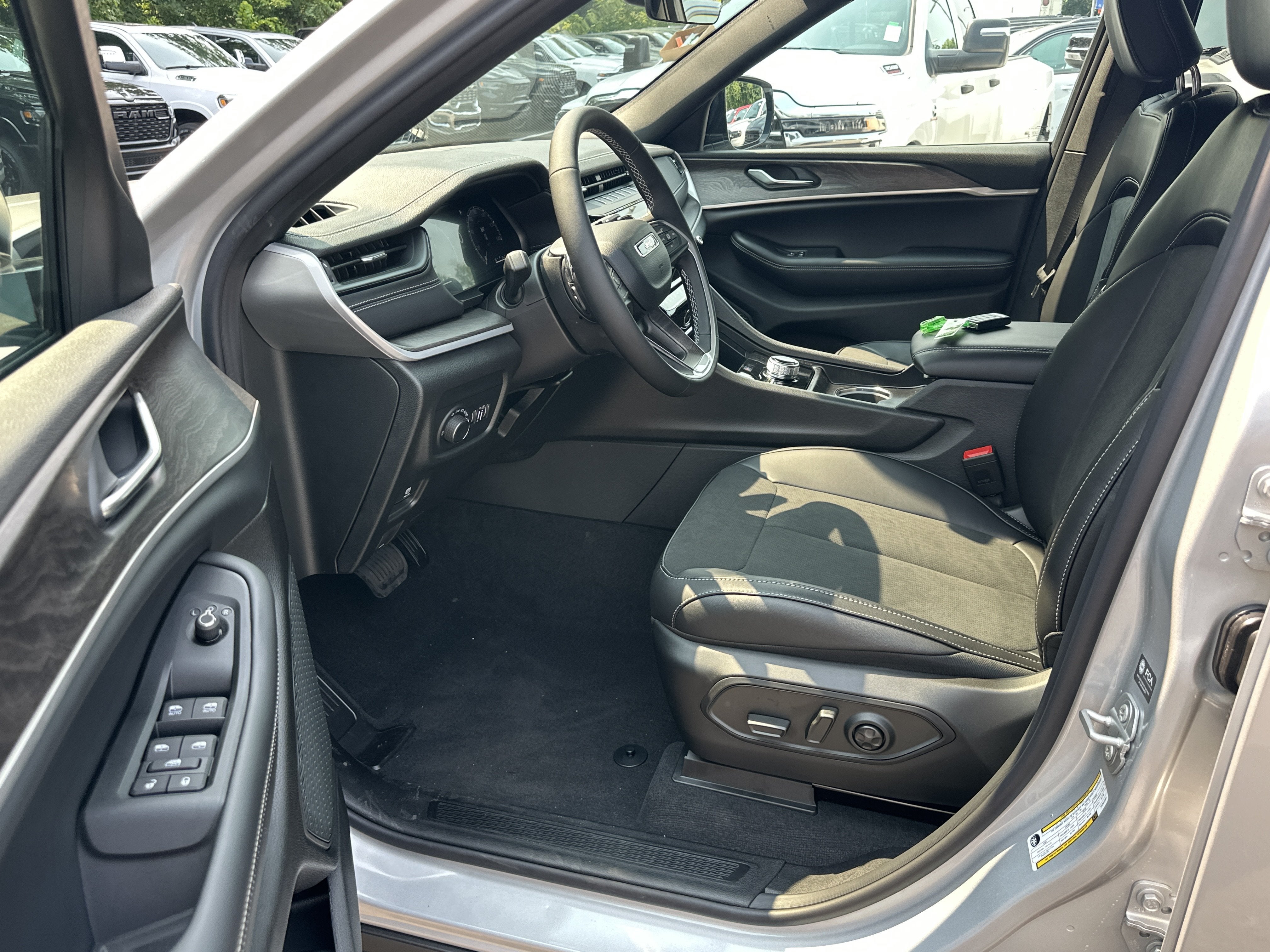 2026 Jeep Grand Cherokee Altitude