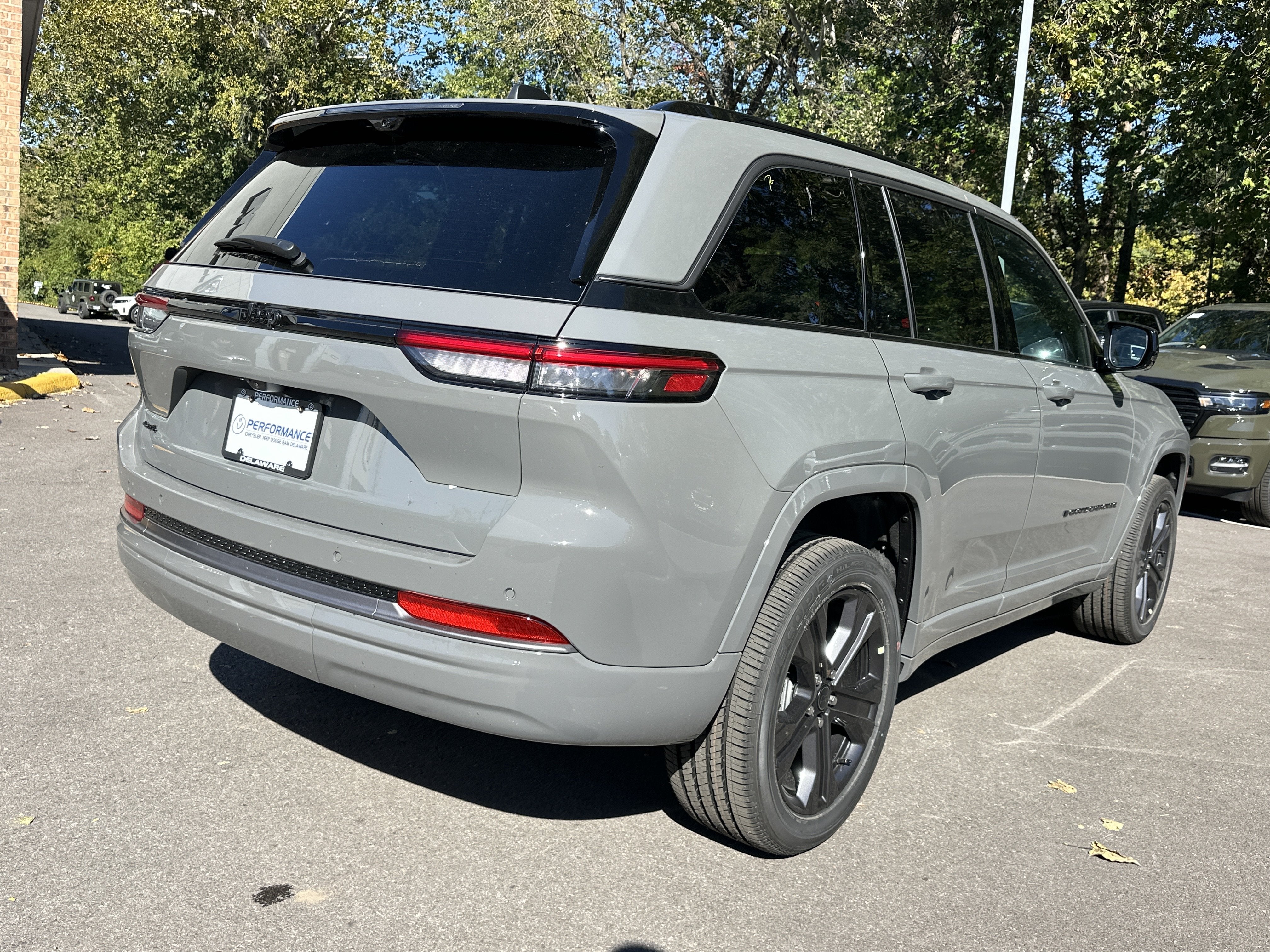 2027 Jeep Grand Cherokee Limited Reserve