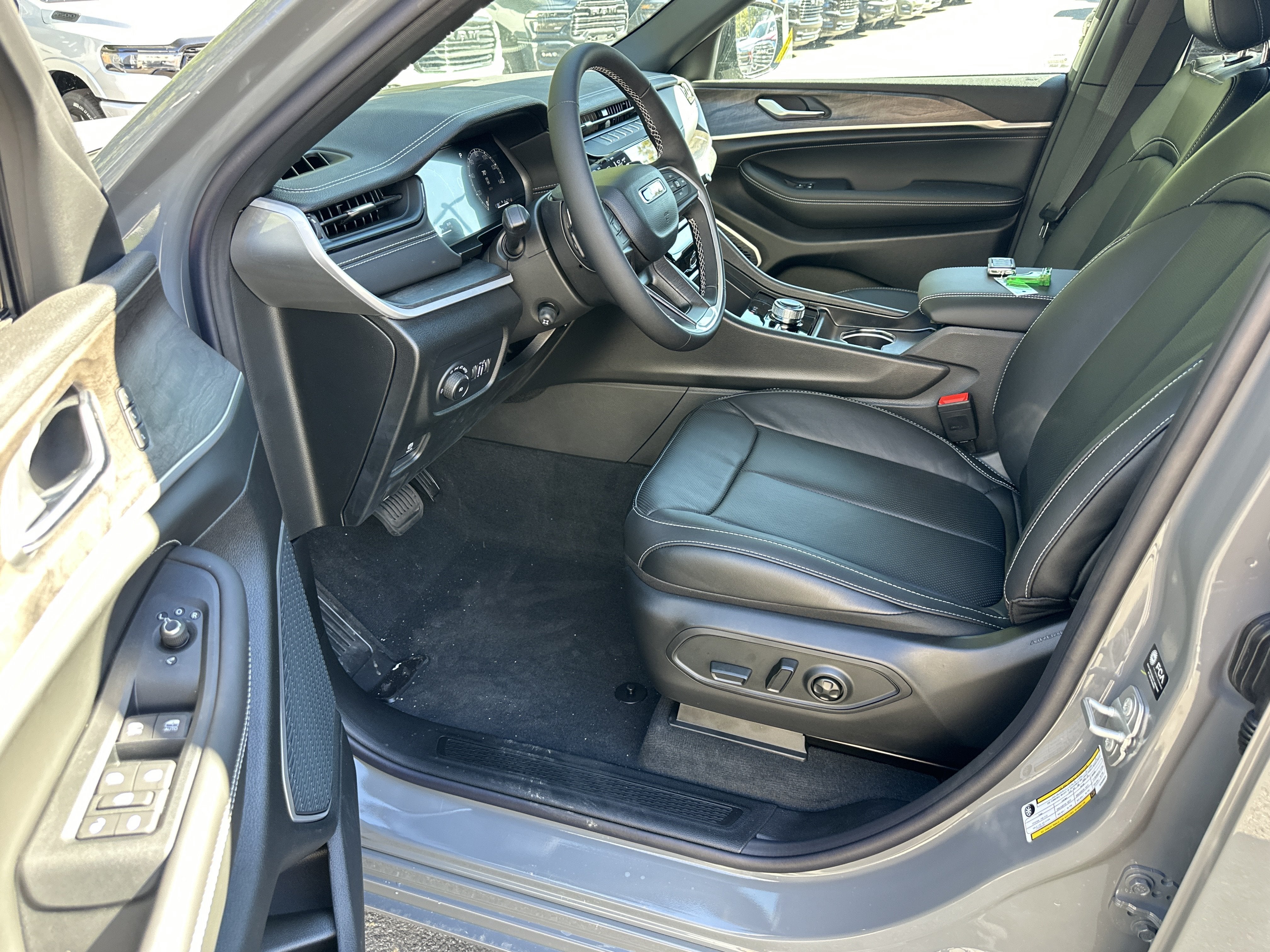 2027 Jeep Grand Cherokee Limited Reserve