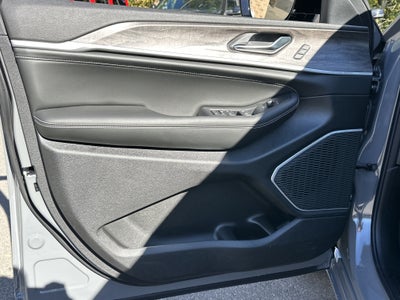 2027 Jeep Grand Cherokee Limited Reserve