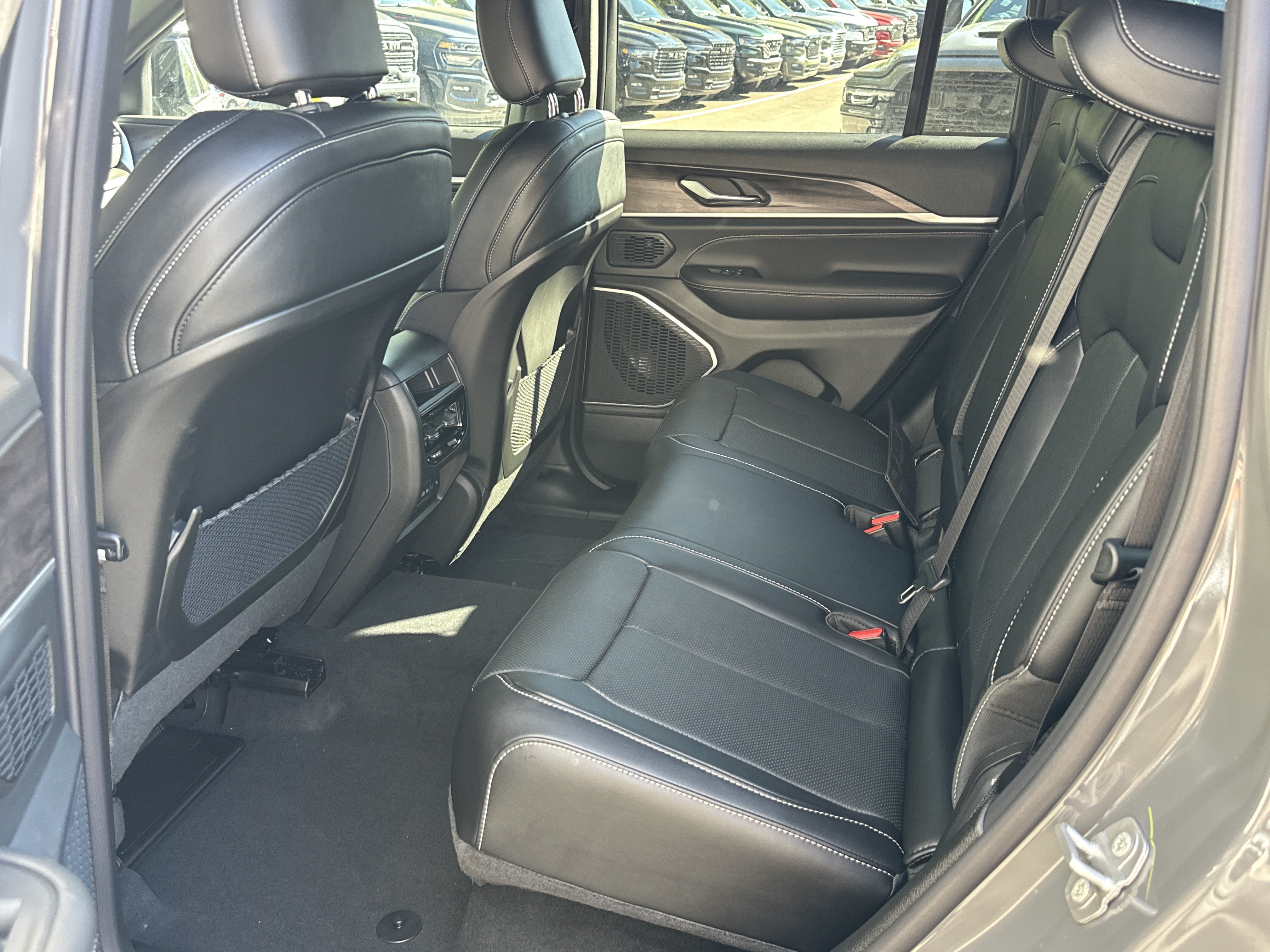 2027 Jeep Grand Cherokee Limited Reserve