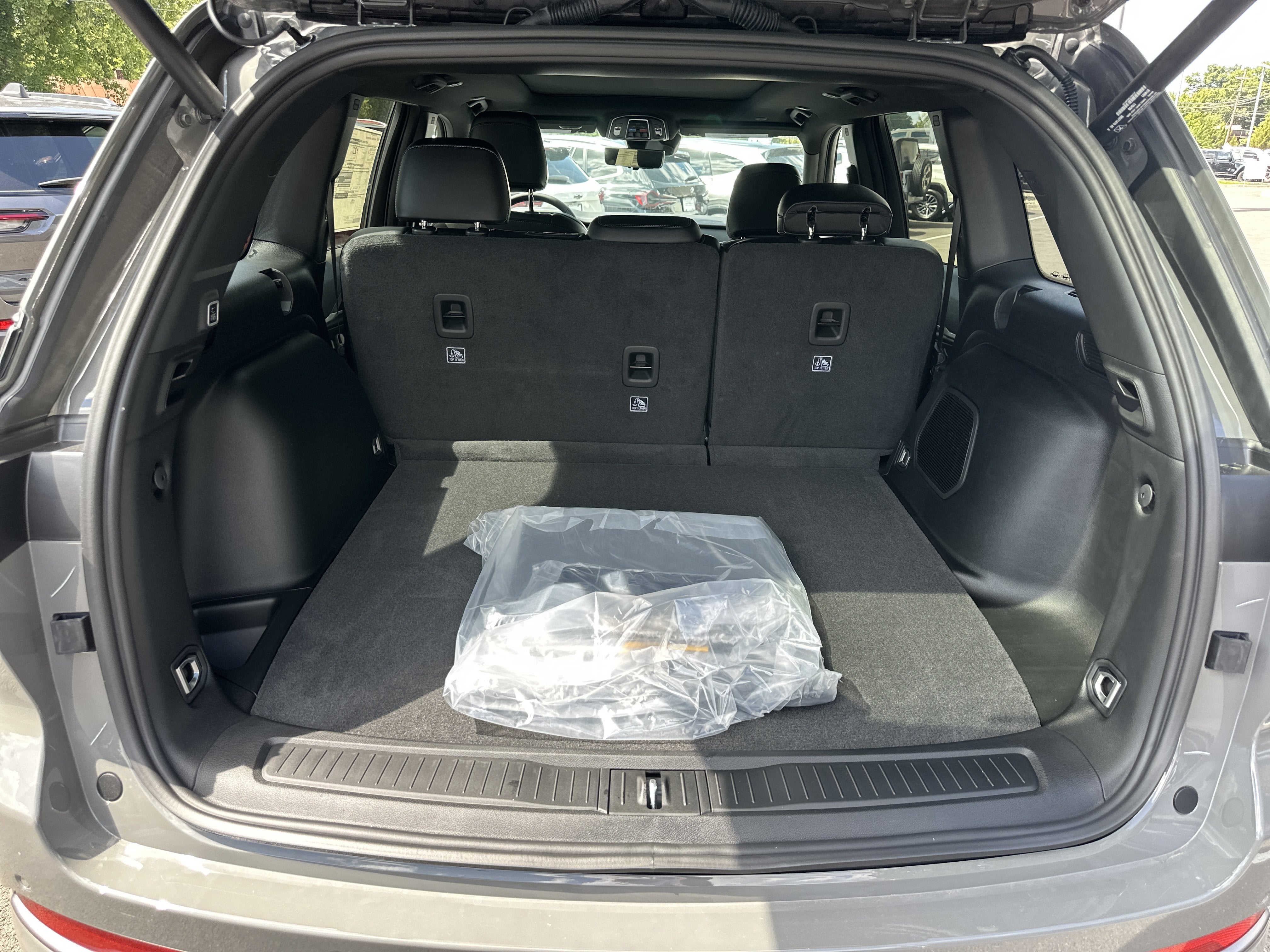 2027 Jeep Grand Cherokee Limited Reserve