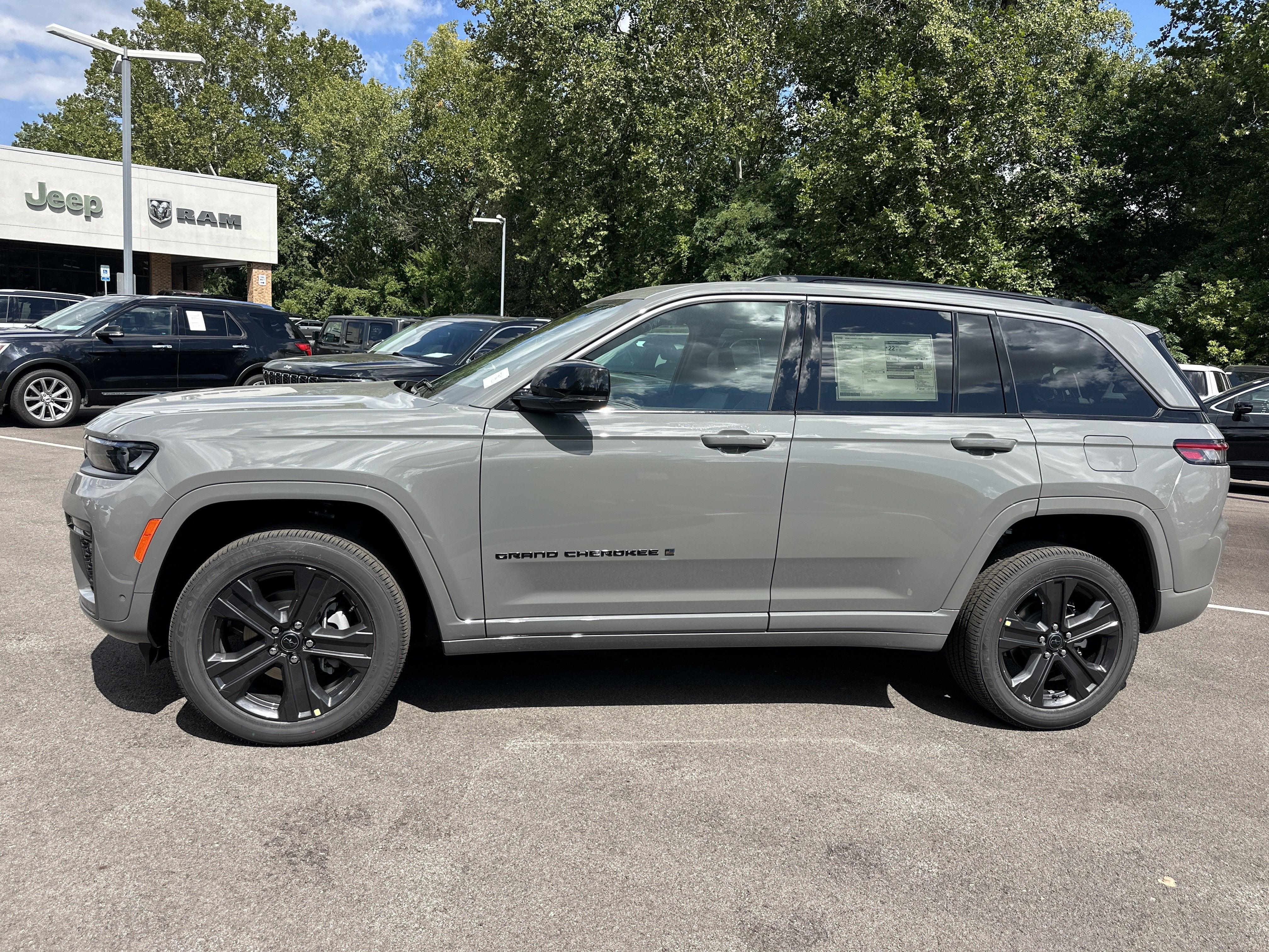 2027 Jeep Grand Cherokee Limited Reserve