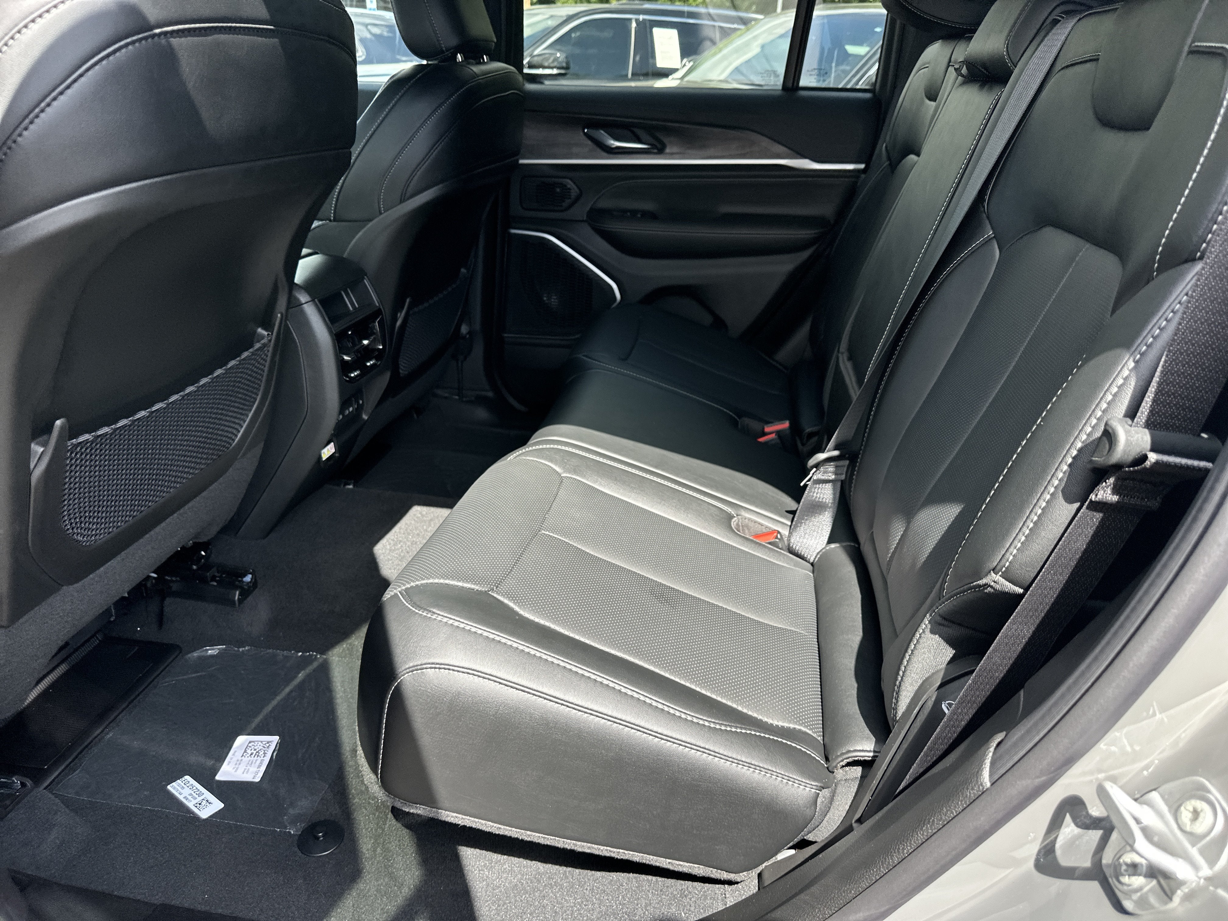 2027 Jeep Grand Cherokee Limited Reserve