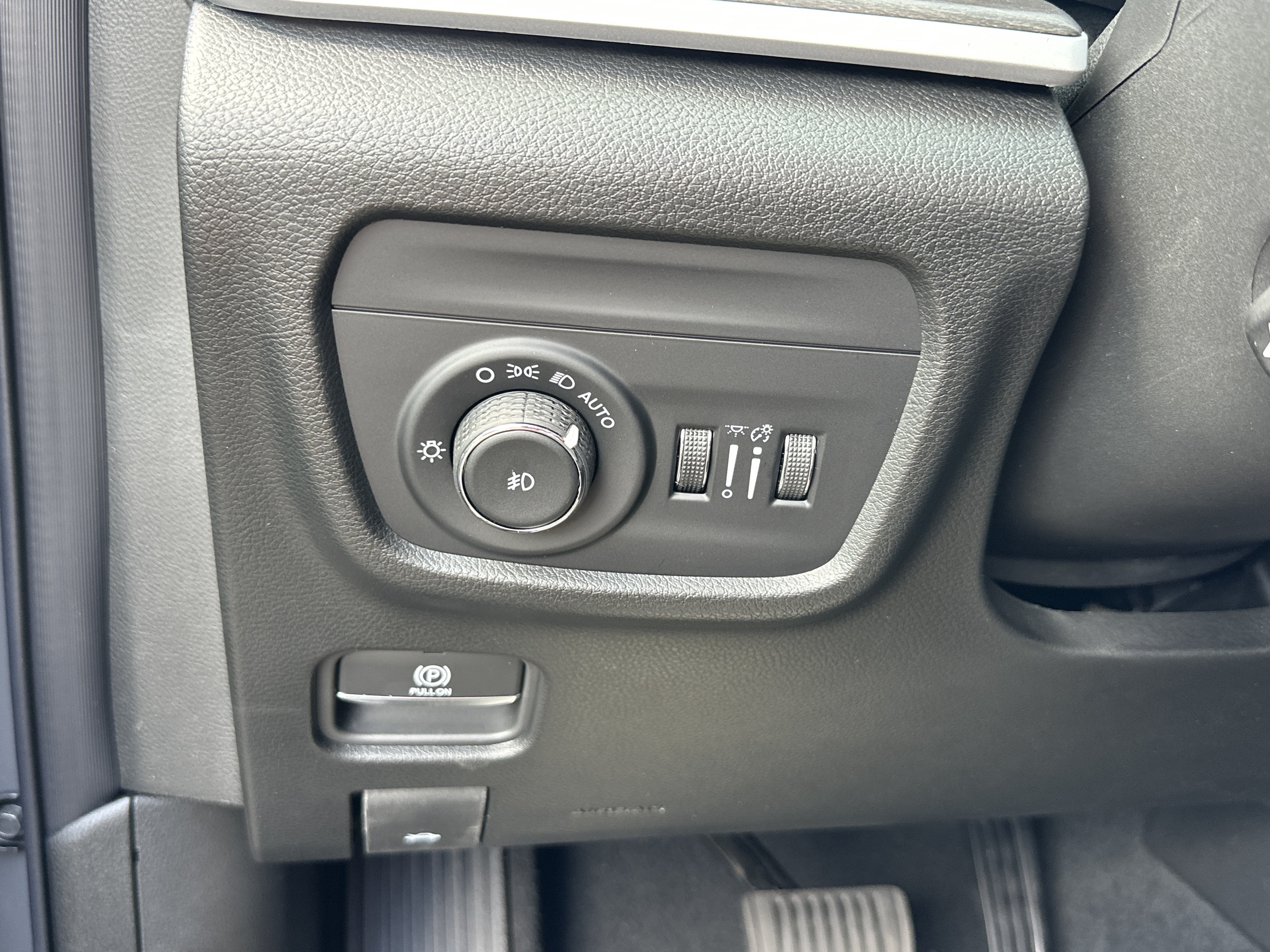 2027 Jeep Grand Cherokee Base