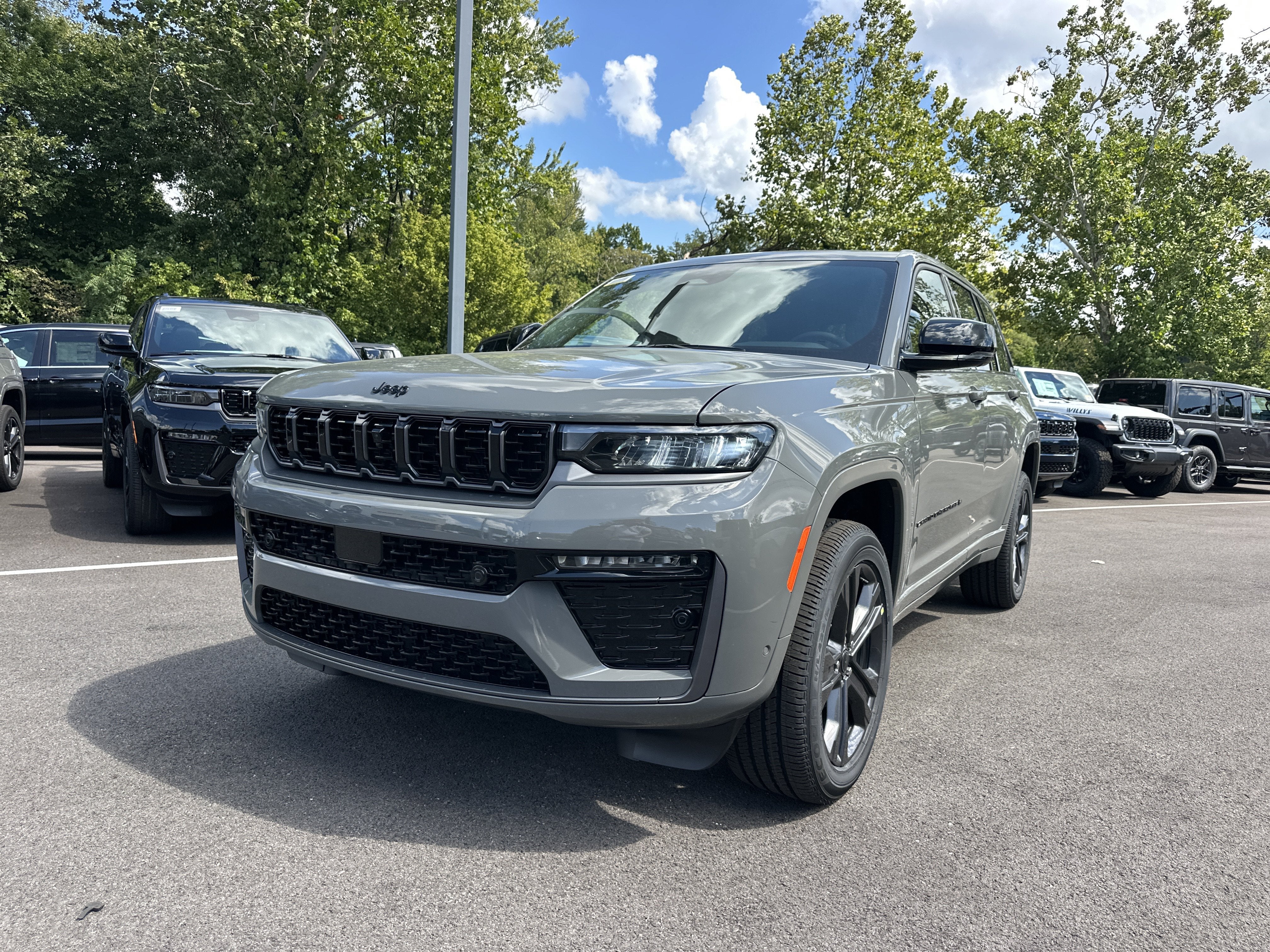 2027 Jeep Grand Cherokee Limited Reserve